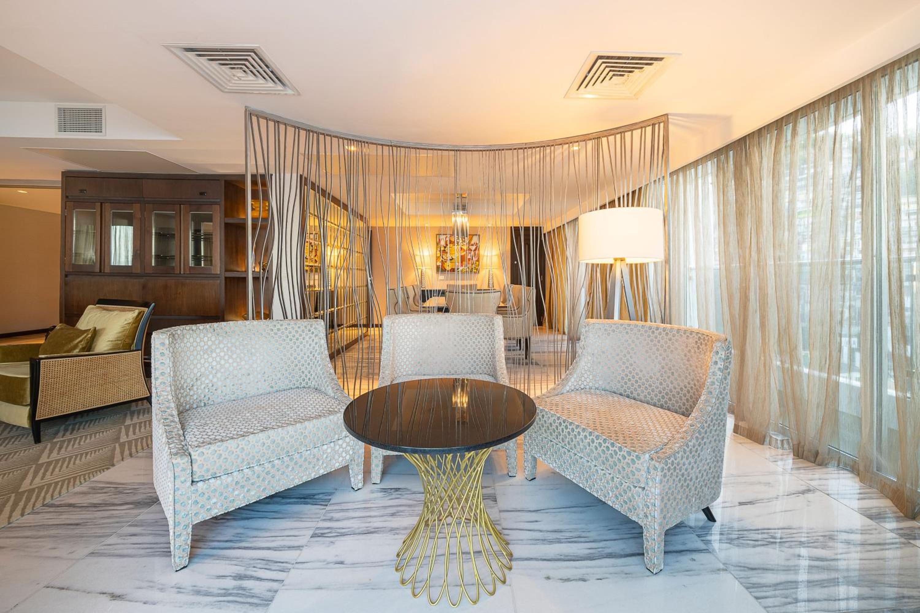 Club lounge access, Presidential Suite, 1 King, Oceanfront