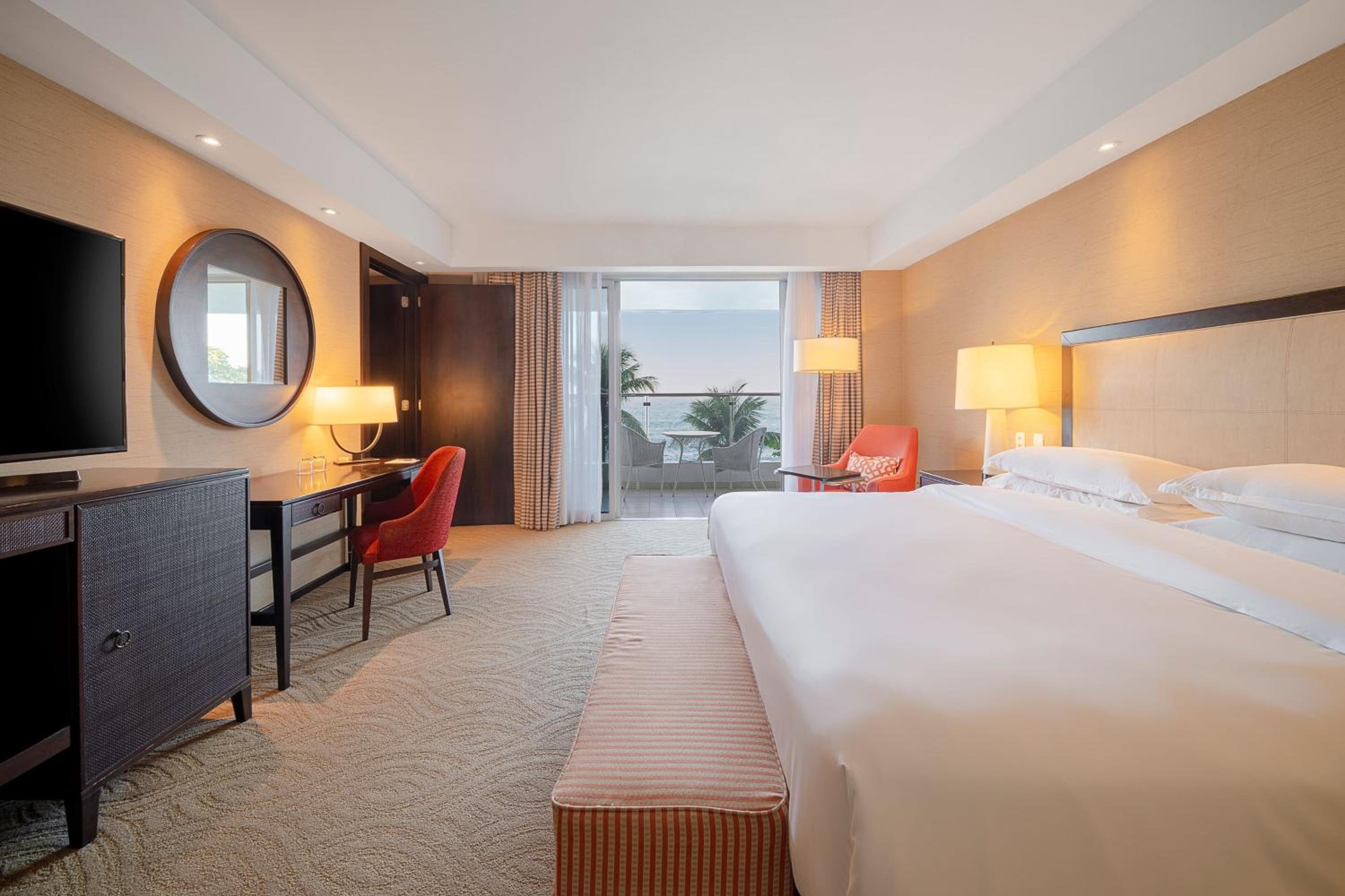 Duplex Suite, Club lounge access, 1 Bedroom Bi-level Suite thumbnail 5