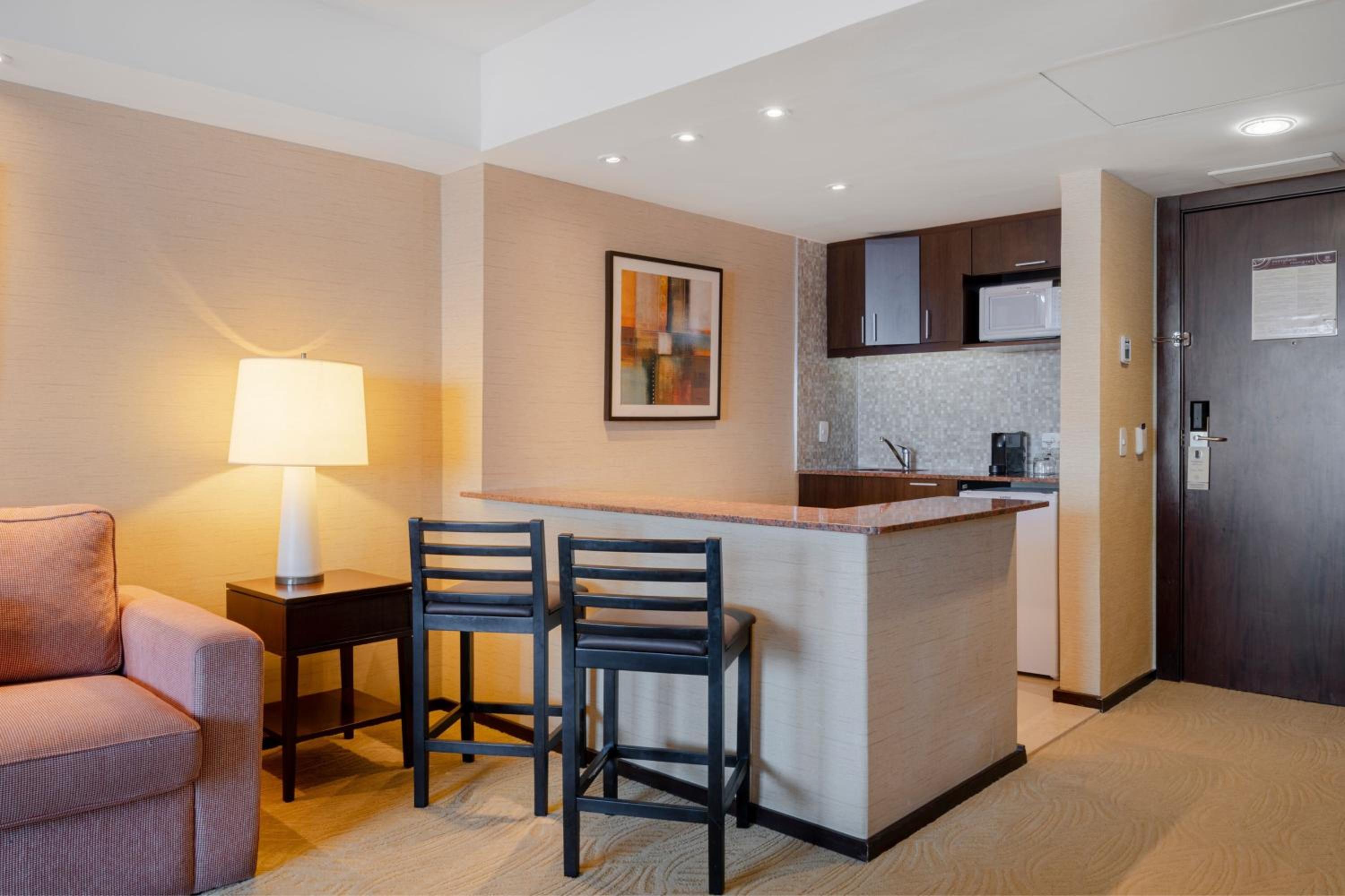 Carioca Suite, Club lounge access, Larger Suite, Ocean view thumbnail 5