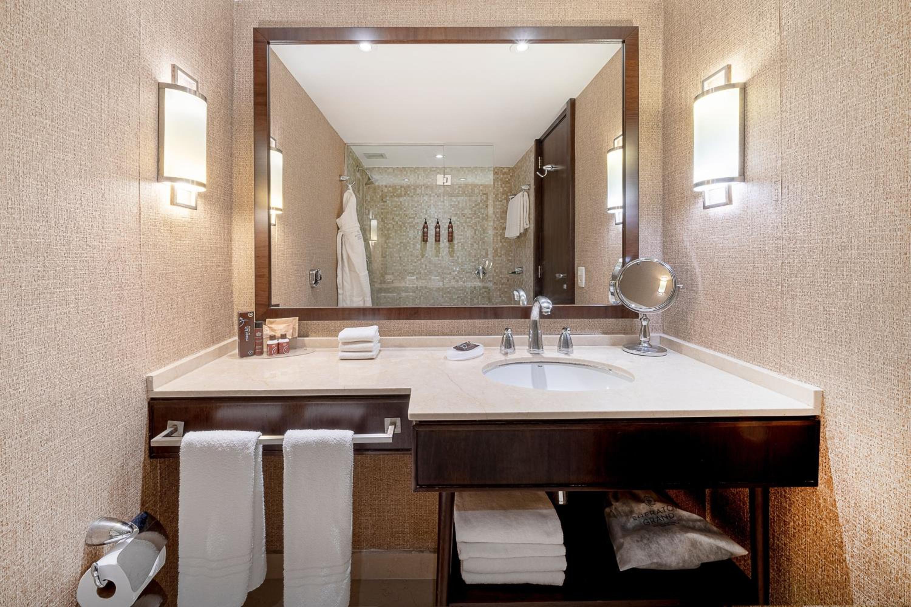 Carioca Suite, Club lounge access, Larger Suite, Ocean view thumbnail 5