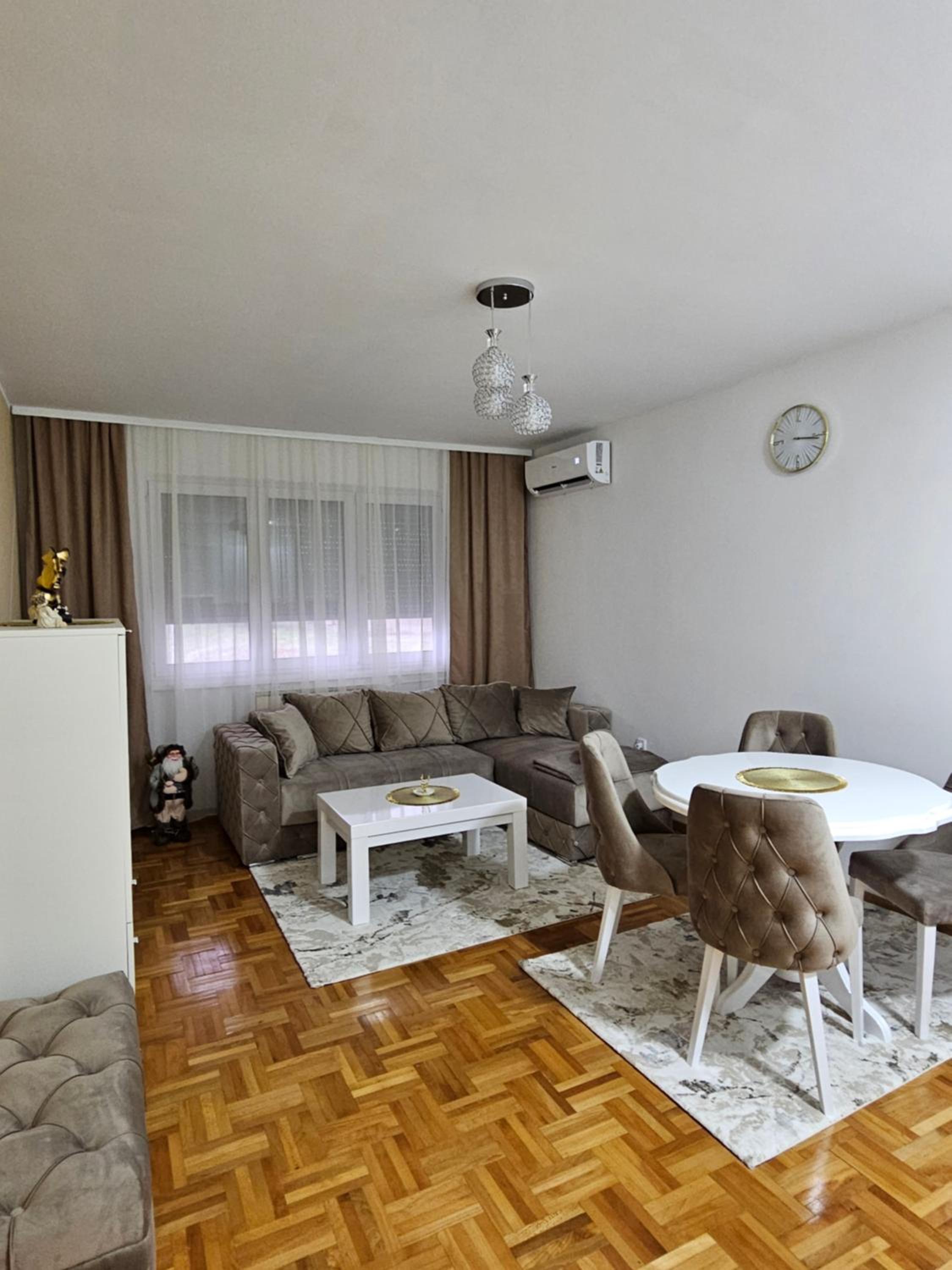 One-Bedroom Apartment photo 2
