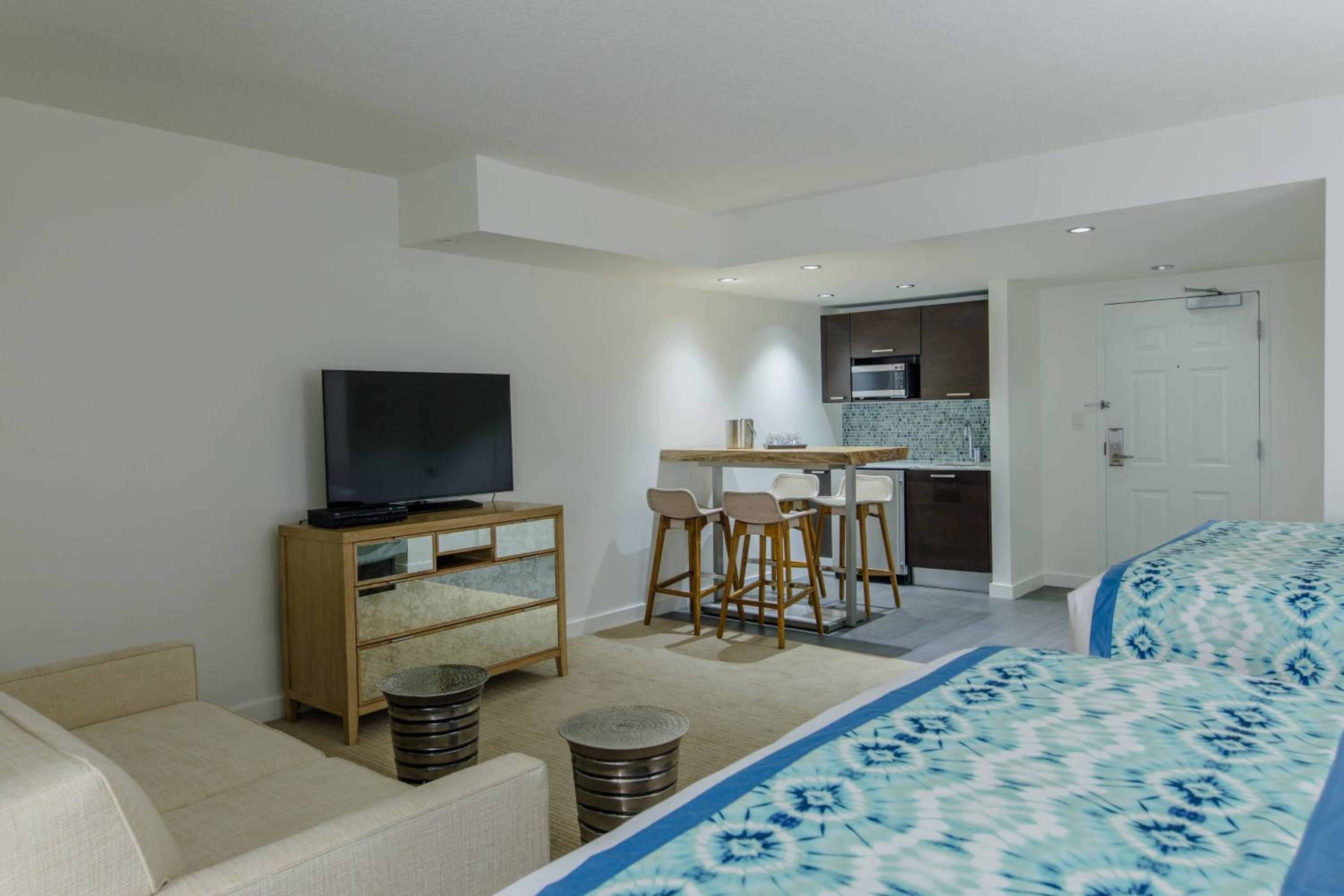 Studio with Two Queen Bed and Sofa Bed