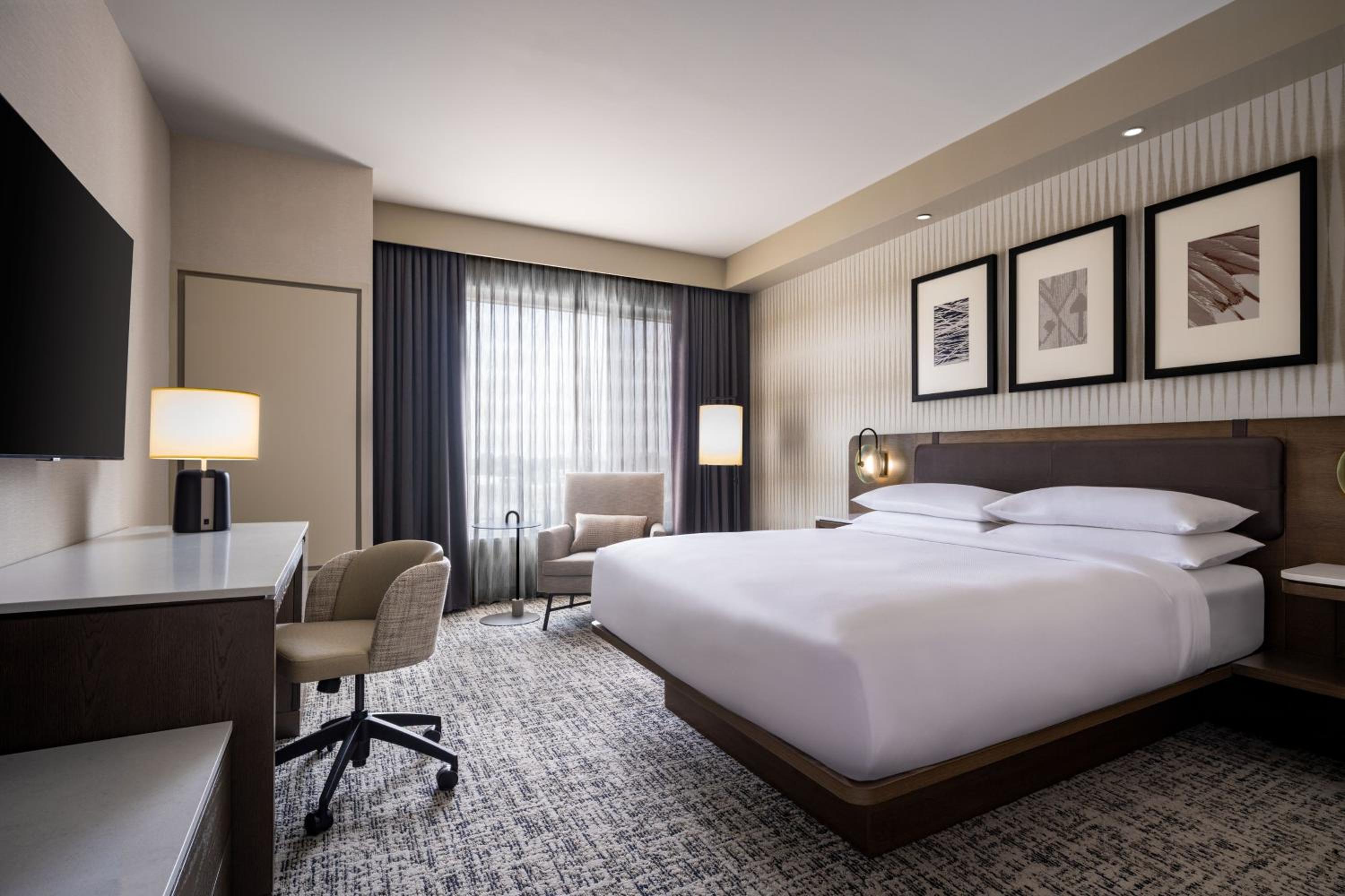 Standard King Room - Photo 5