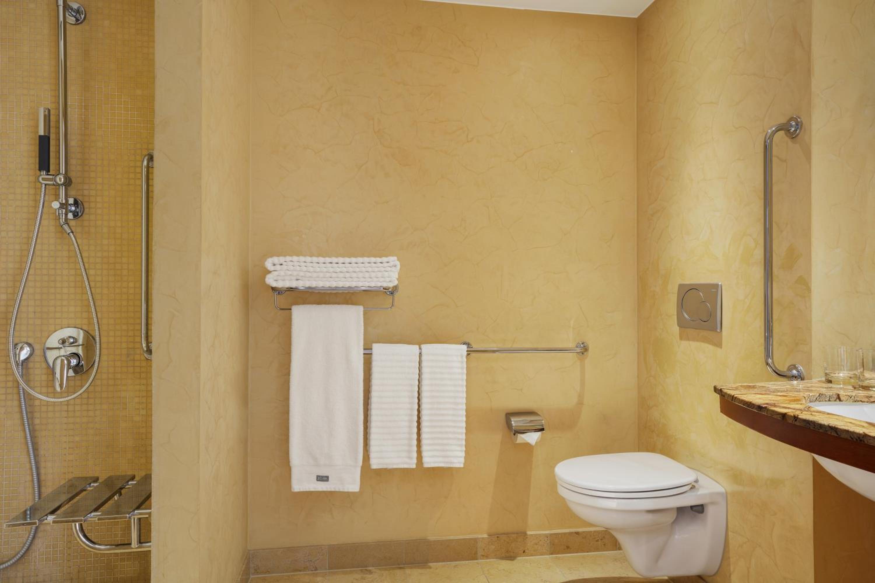 Classic, Guest room, 1 King - Photo 6