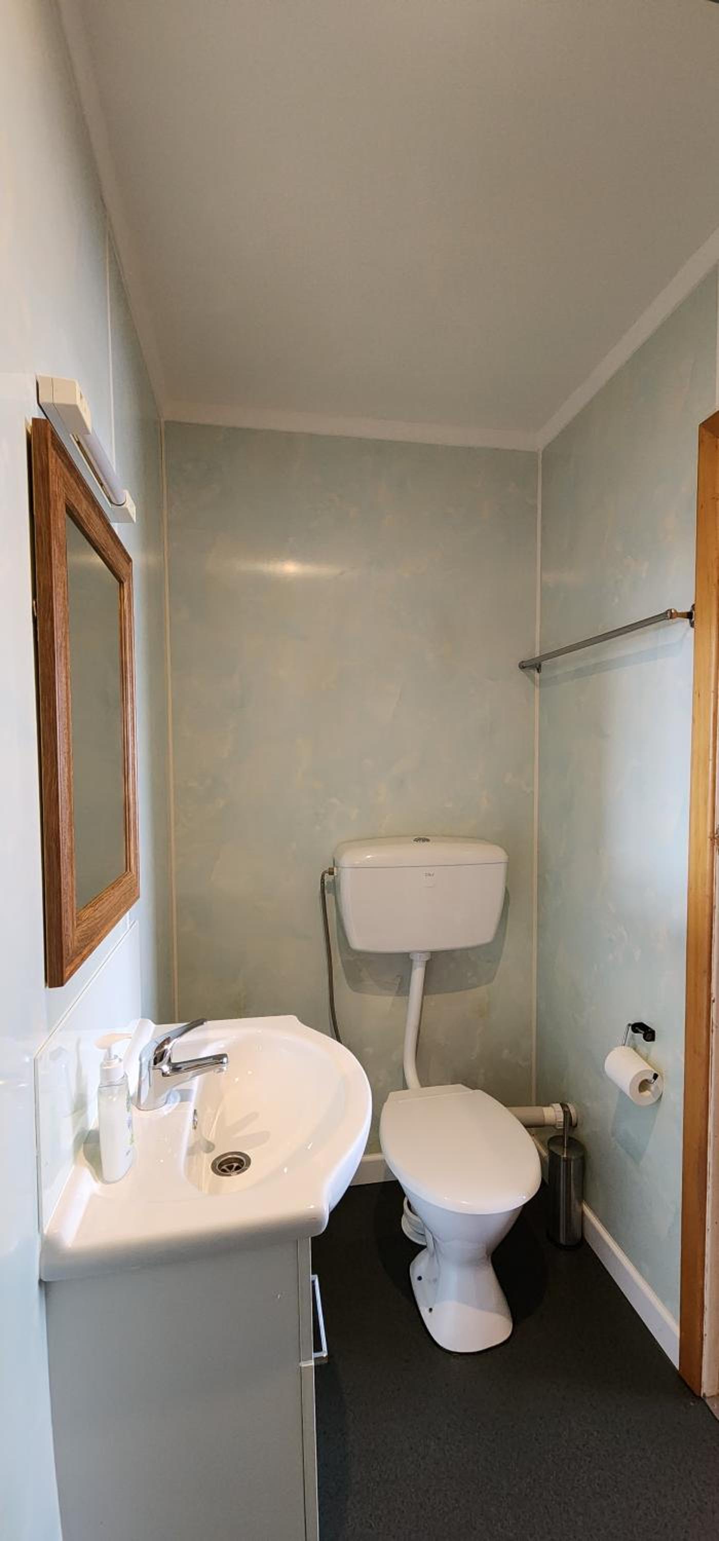 Queen Room photo 2