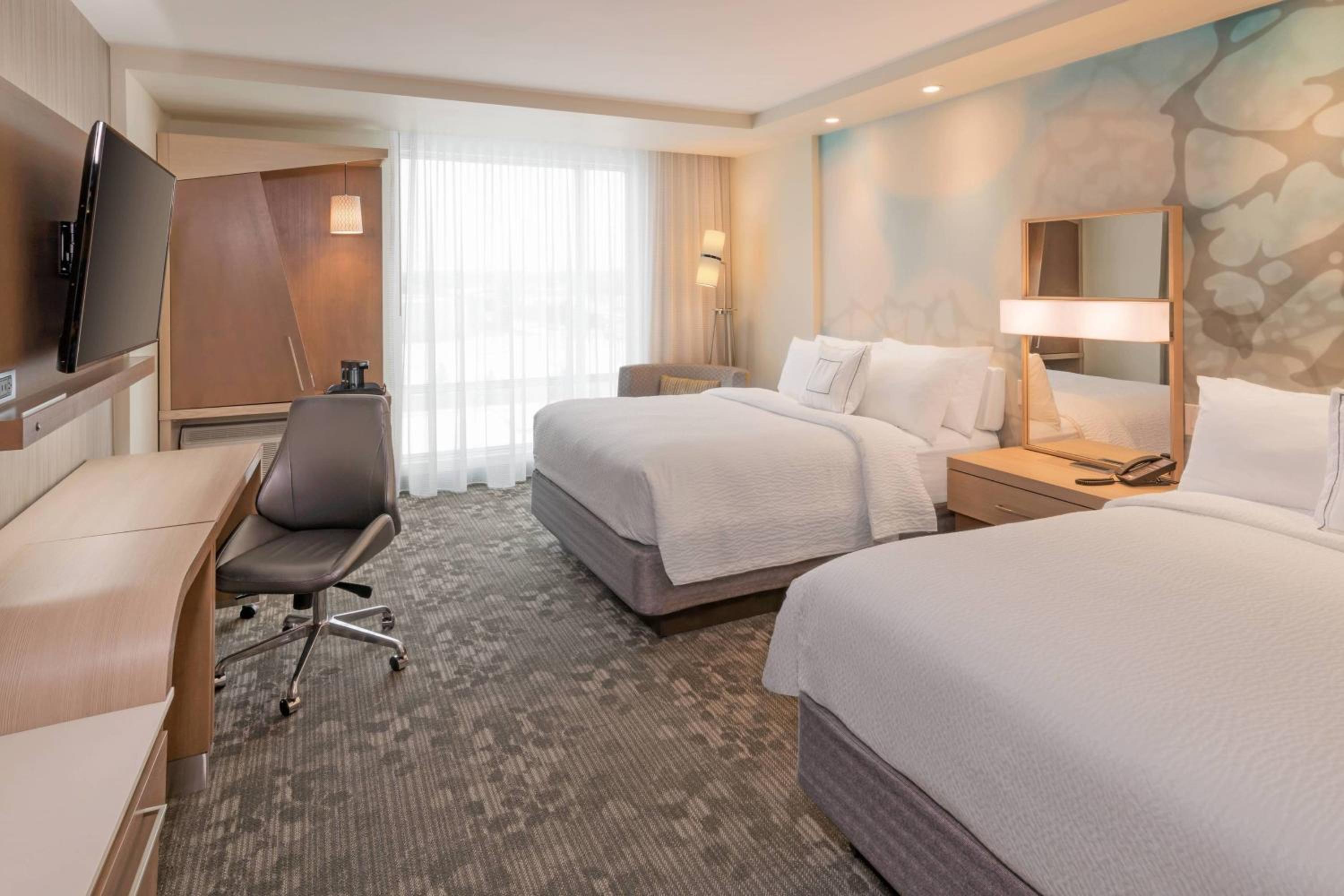 Queen Room with Two Queen Beds and Bathtub - Mobility Access/Hearing Accessible photo 2