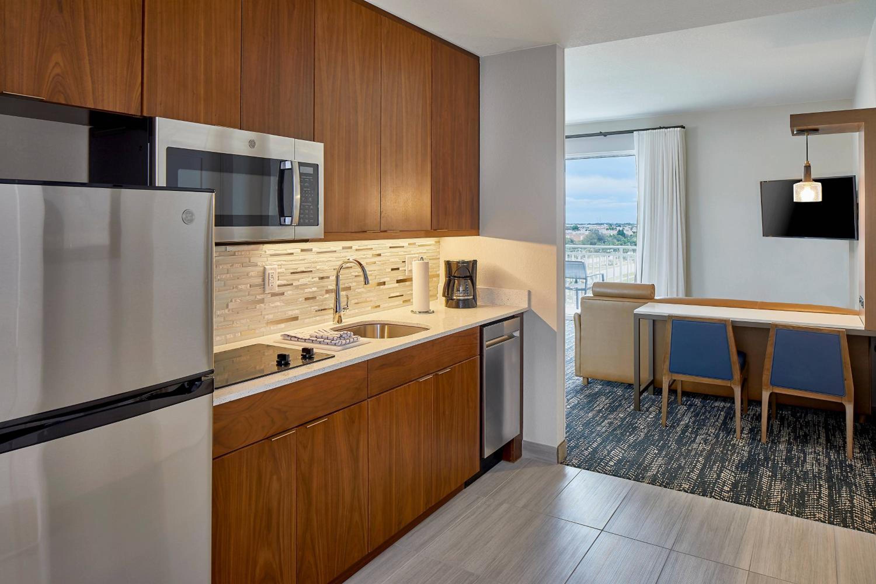 Studio, 1 King, Sofa bed, Bay view, Balcony - Photo 4