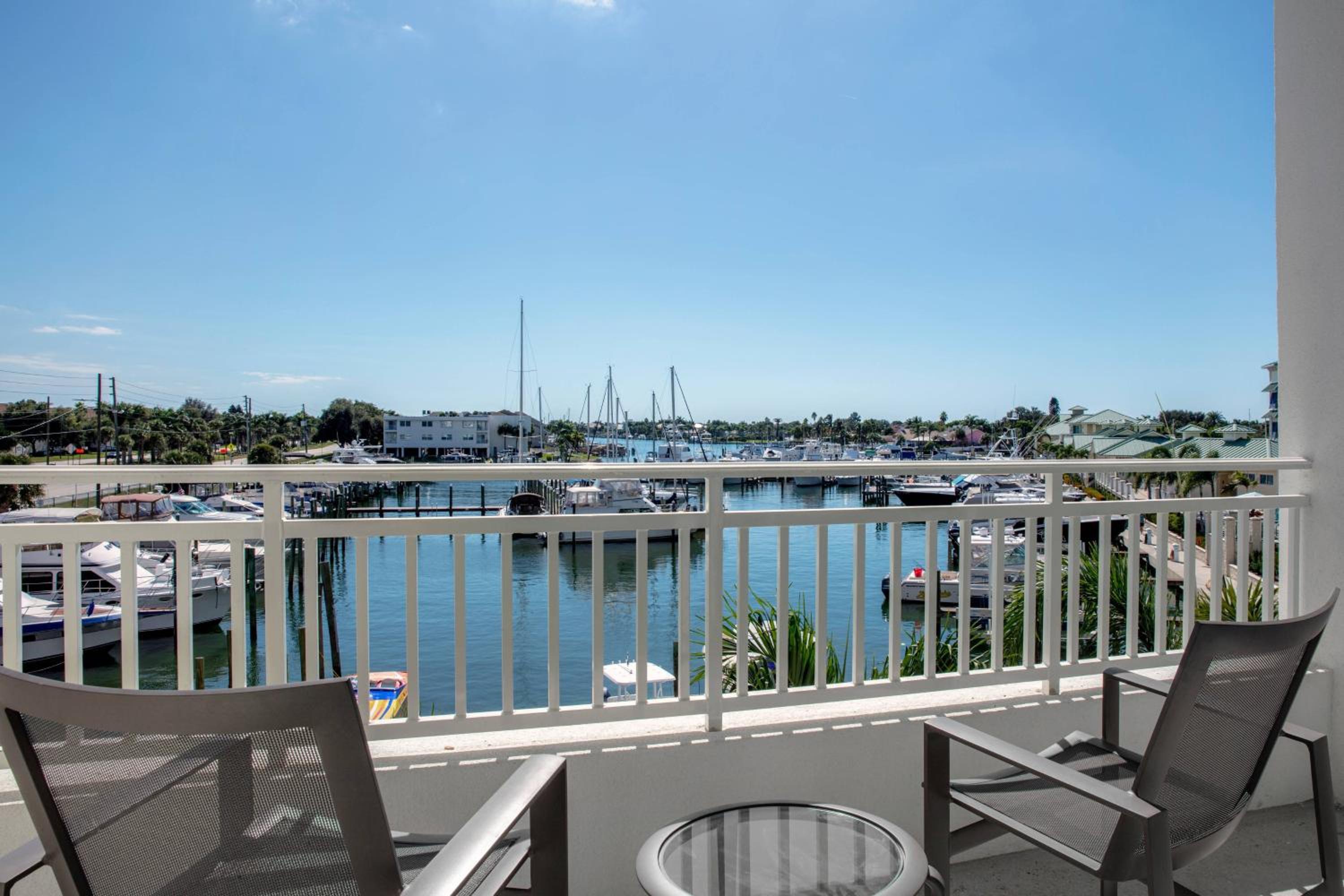Studio, 1 King, Sofa bed, Bay view, Balcony - Photo 6