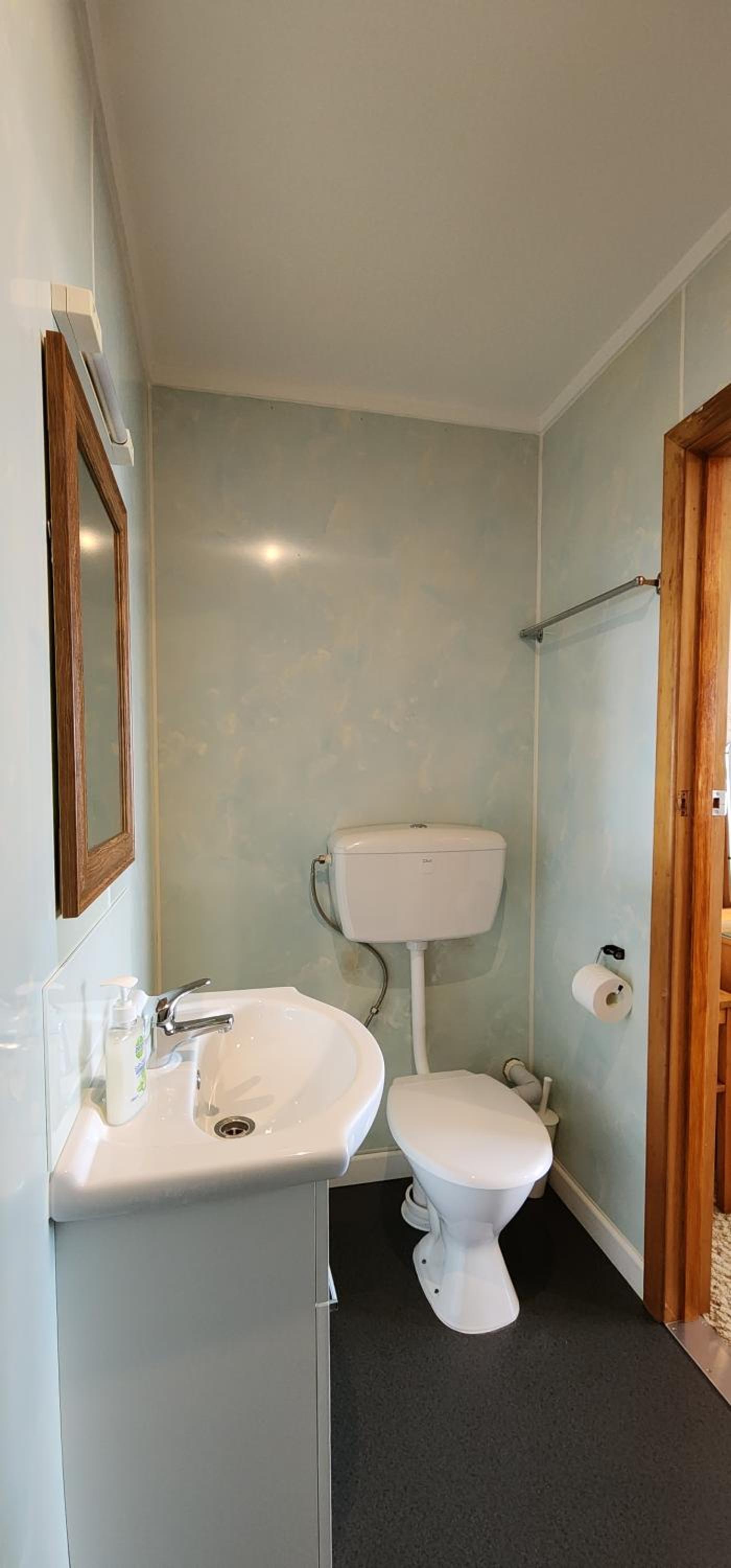 Queen Room photo 2
