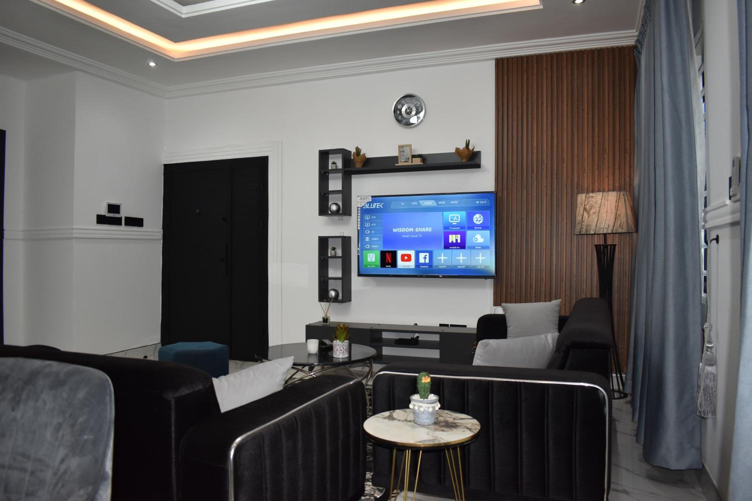 Two-Bedroom Deluxe Apartment with Balcony photo 1