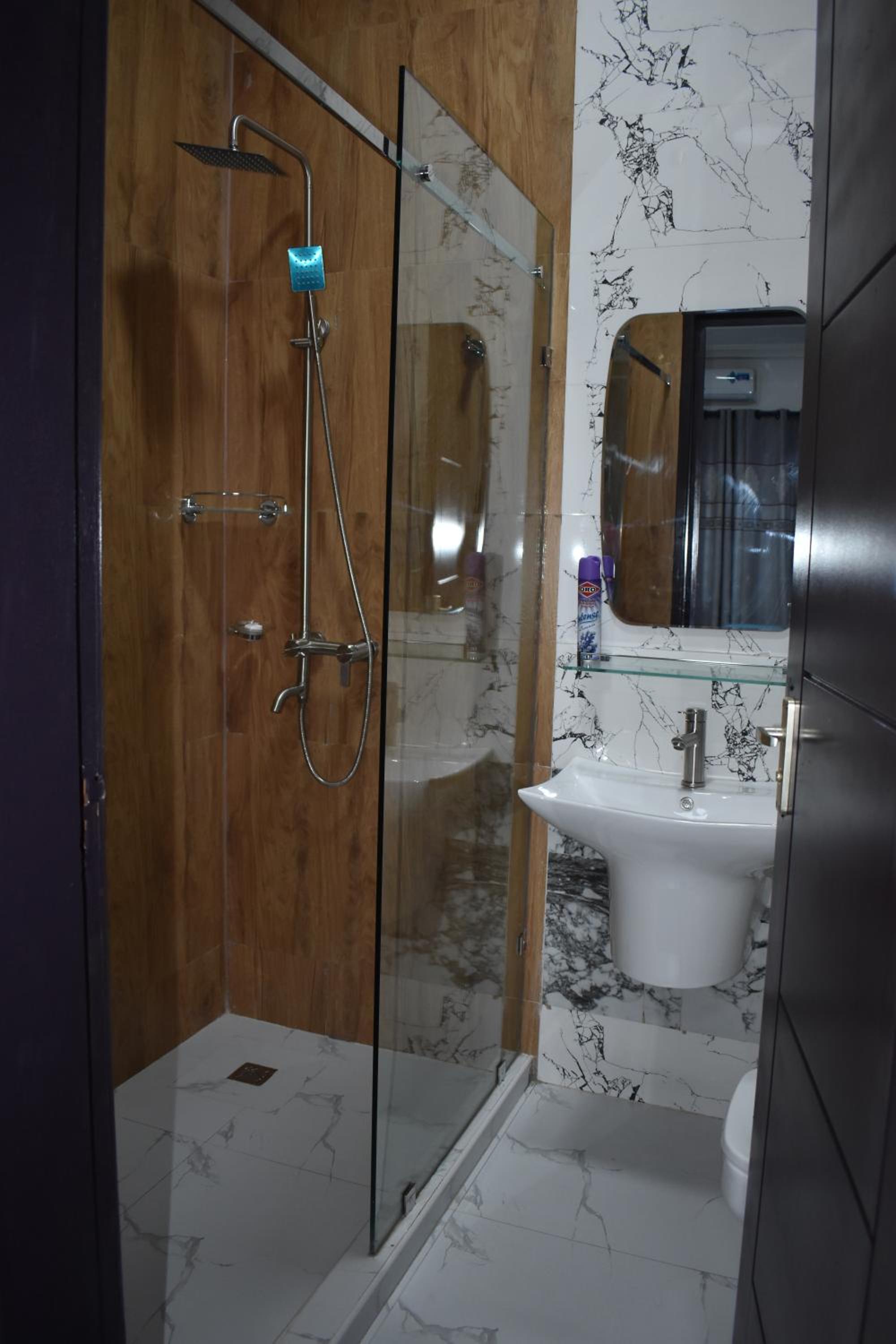 Two-Bedroom Deluxe Apartment with Balcony photo 3