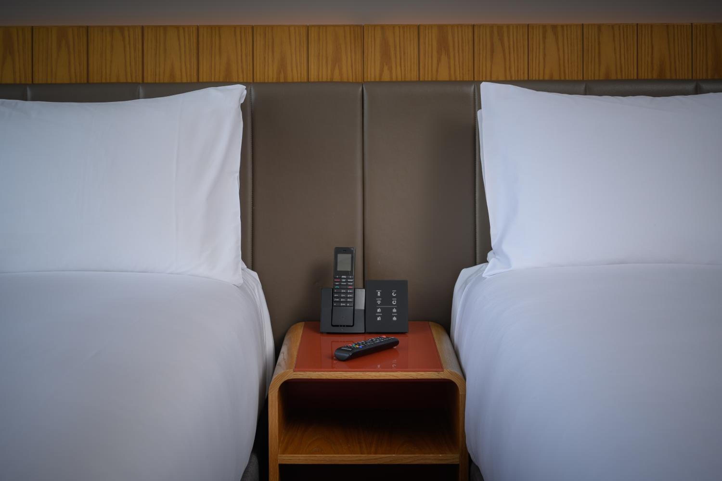 Standard Double Room with Two Double Beds and Harbor View - Lounge Access - Photo 1