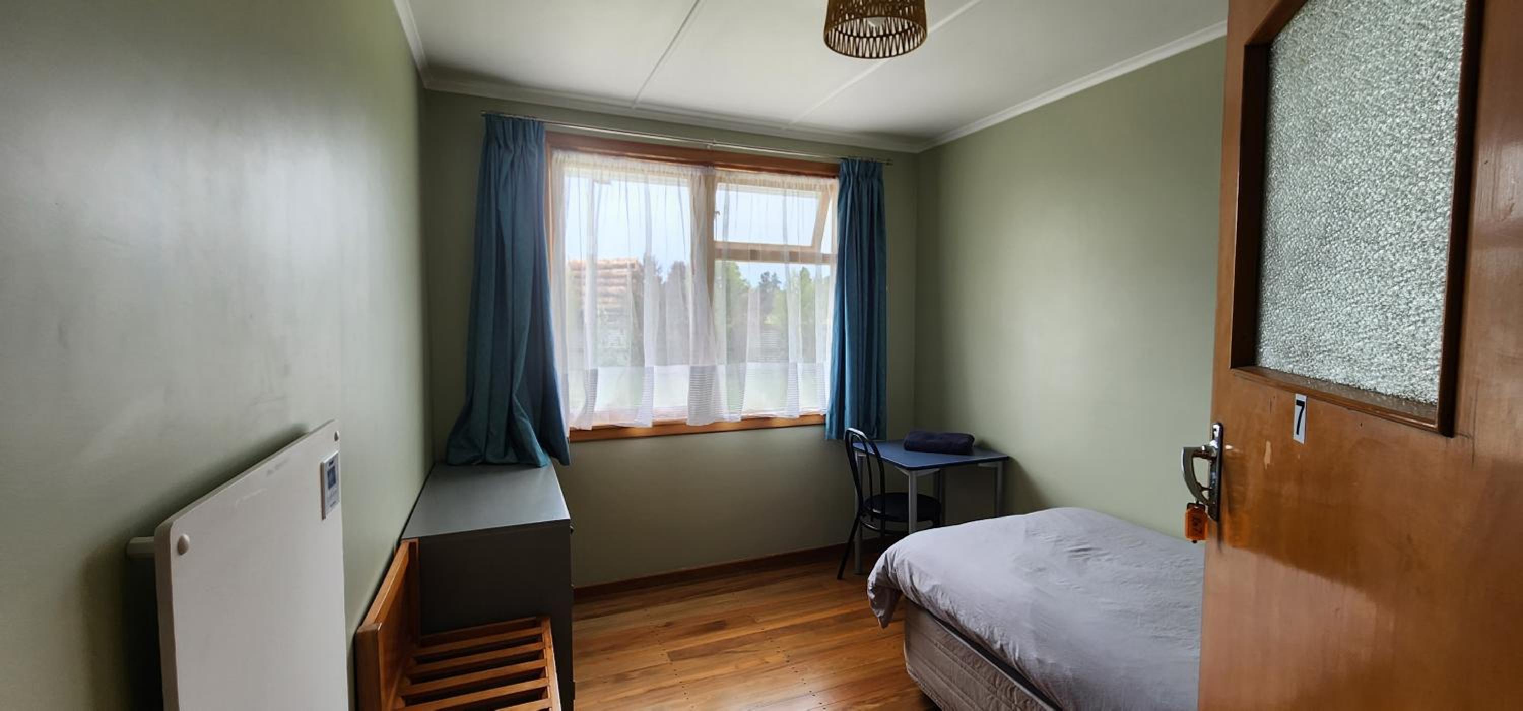 Single Room with Shared Shower and Toilet photo 3