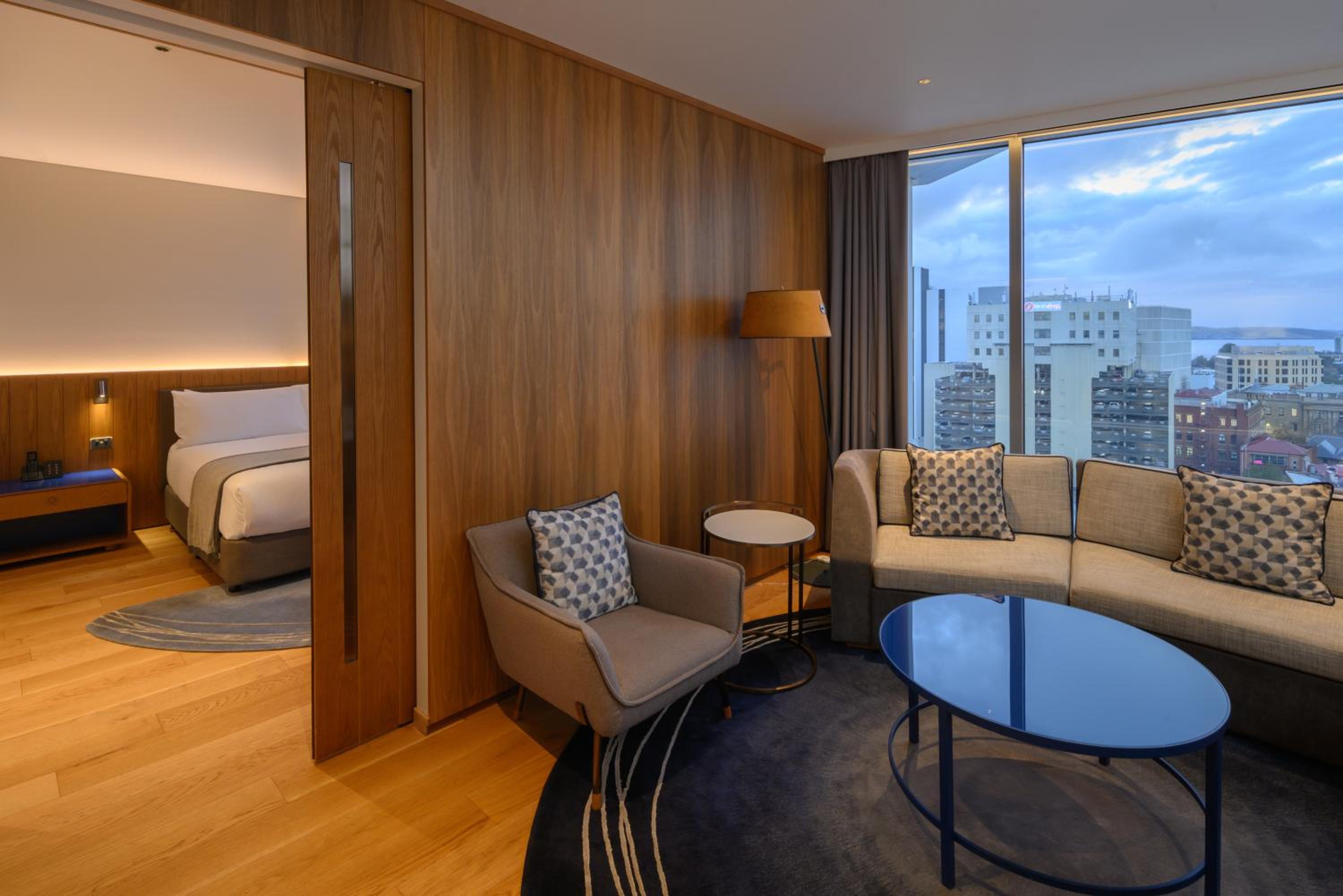 One-Bedroom King Suite with City View - Photo 6