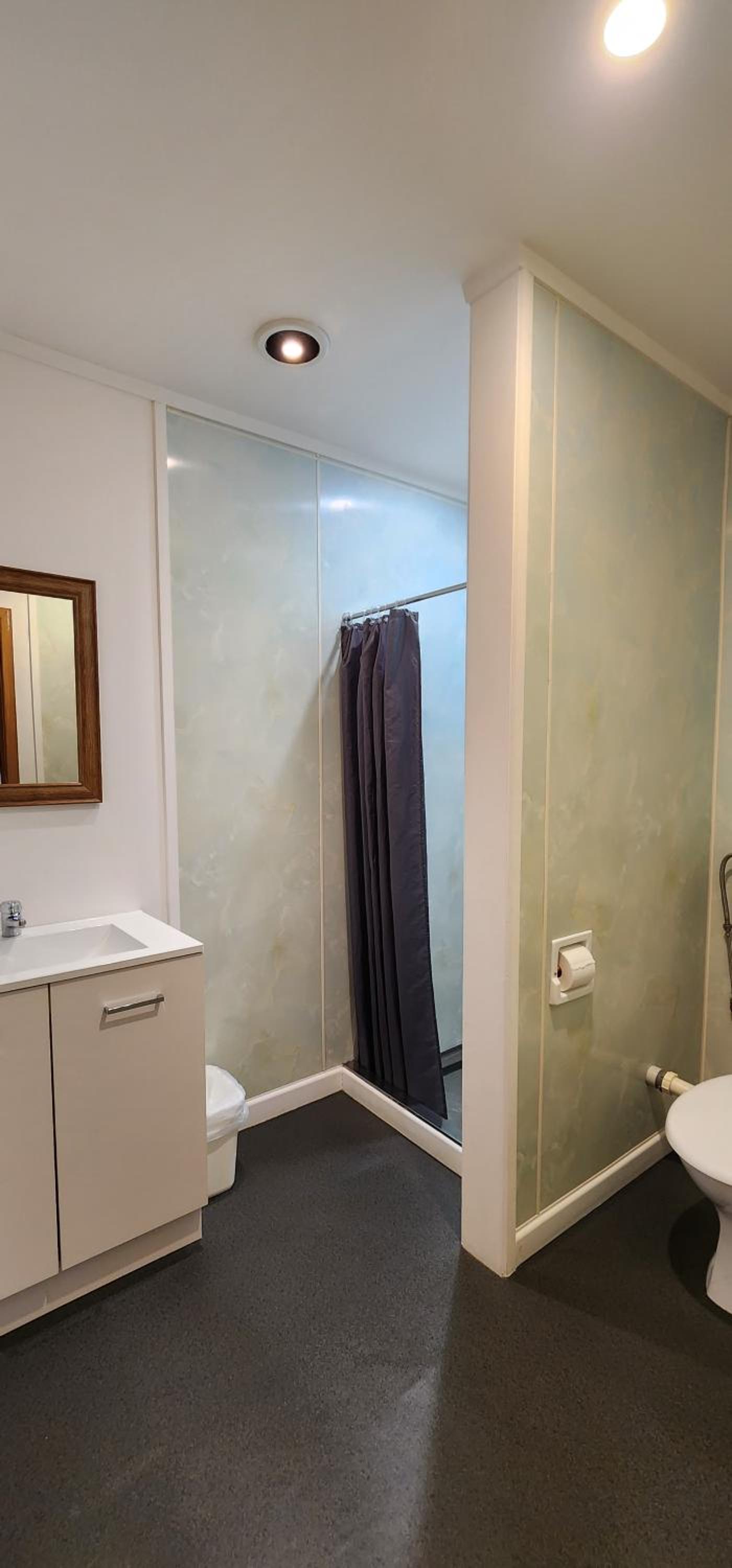 Queen Room photo 2