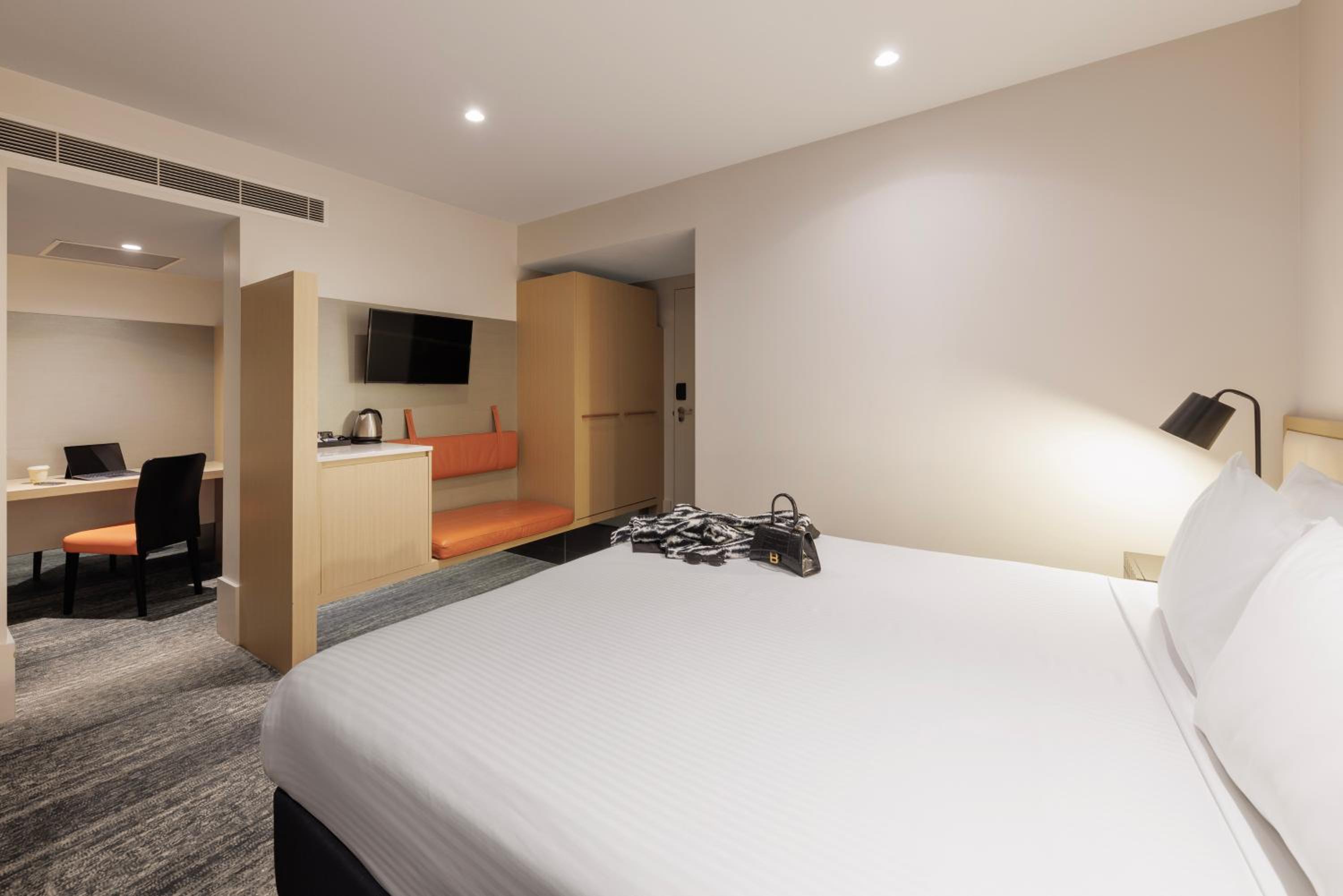 Brady King Room  photo 2