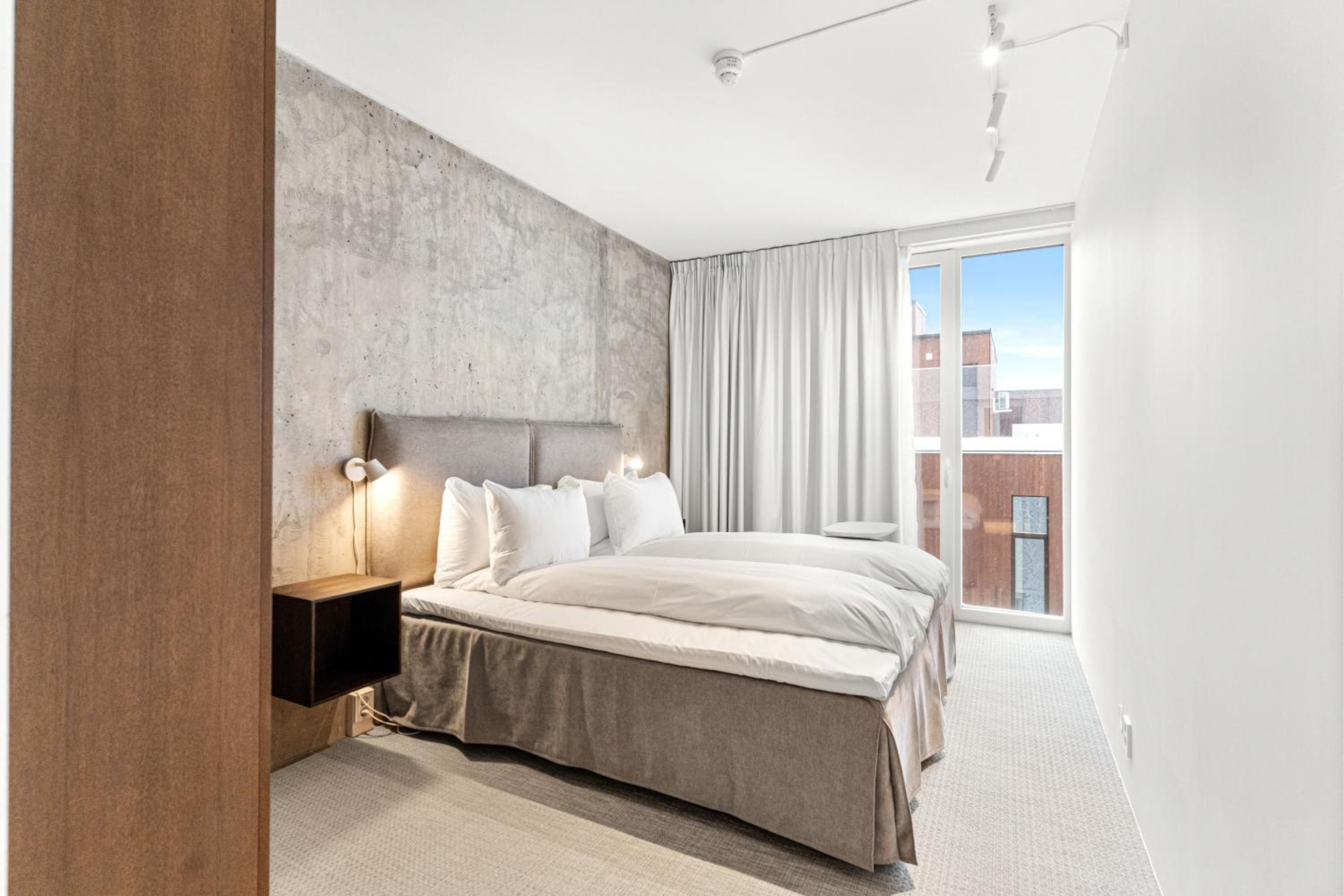 Deluxe Apartment with Two Bedrooms and Balcony - Photo 9