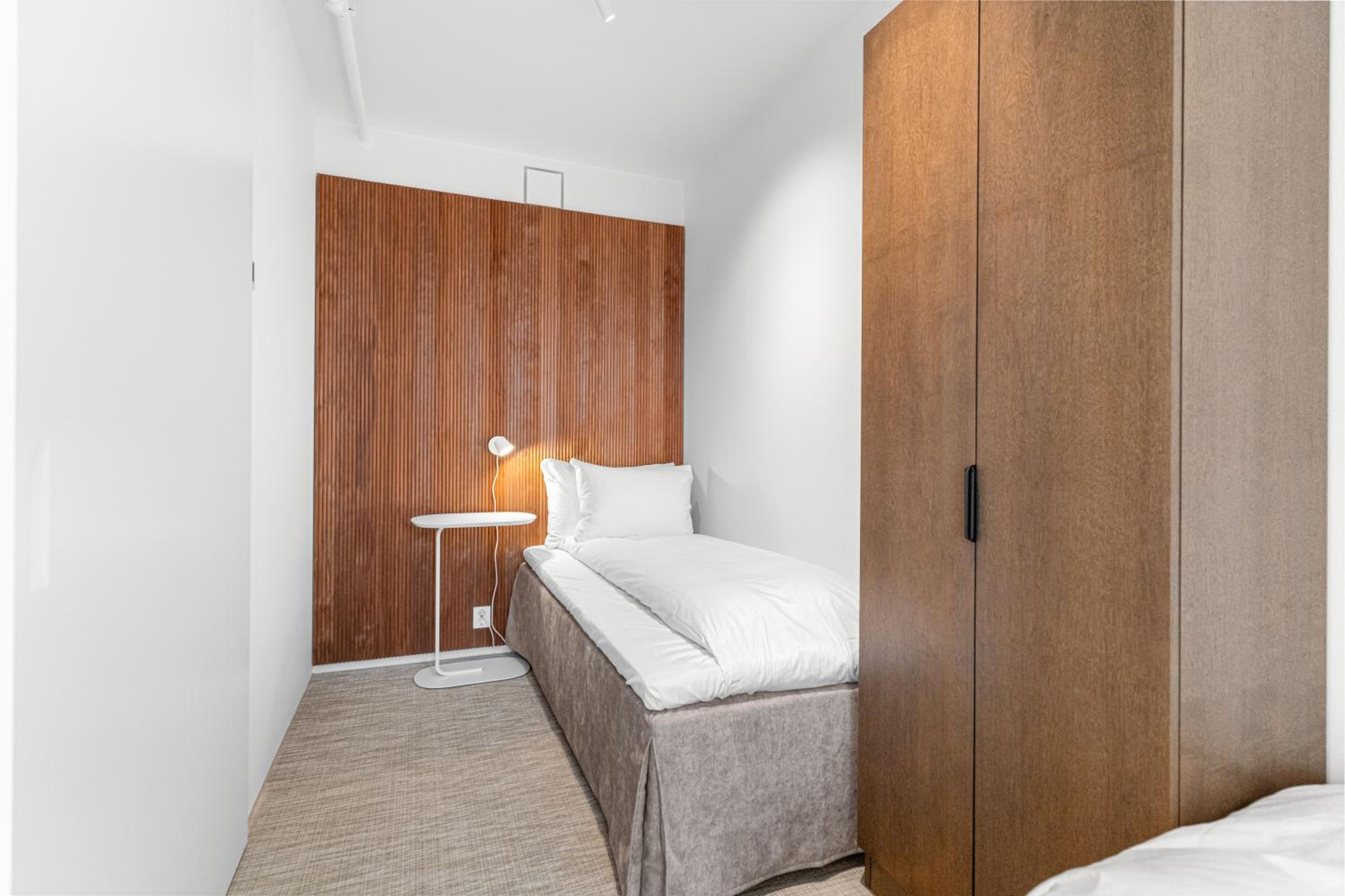 Deluxe Apartment with Two Bedrooms and Balcony - Photo 10
