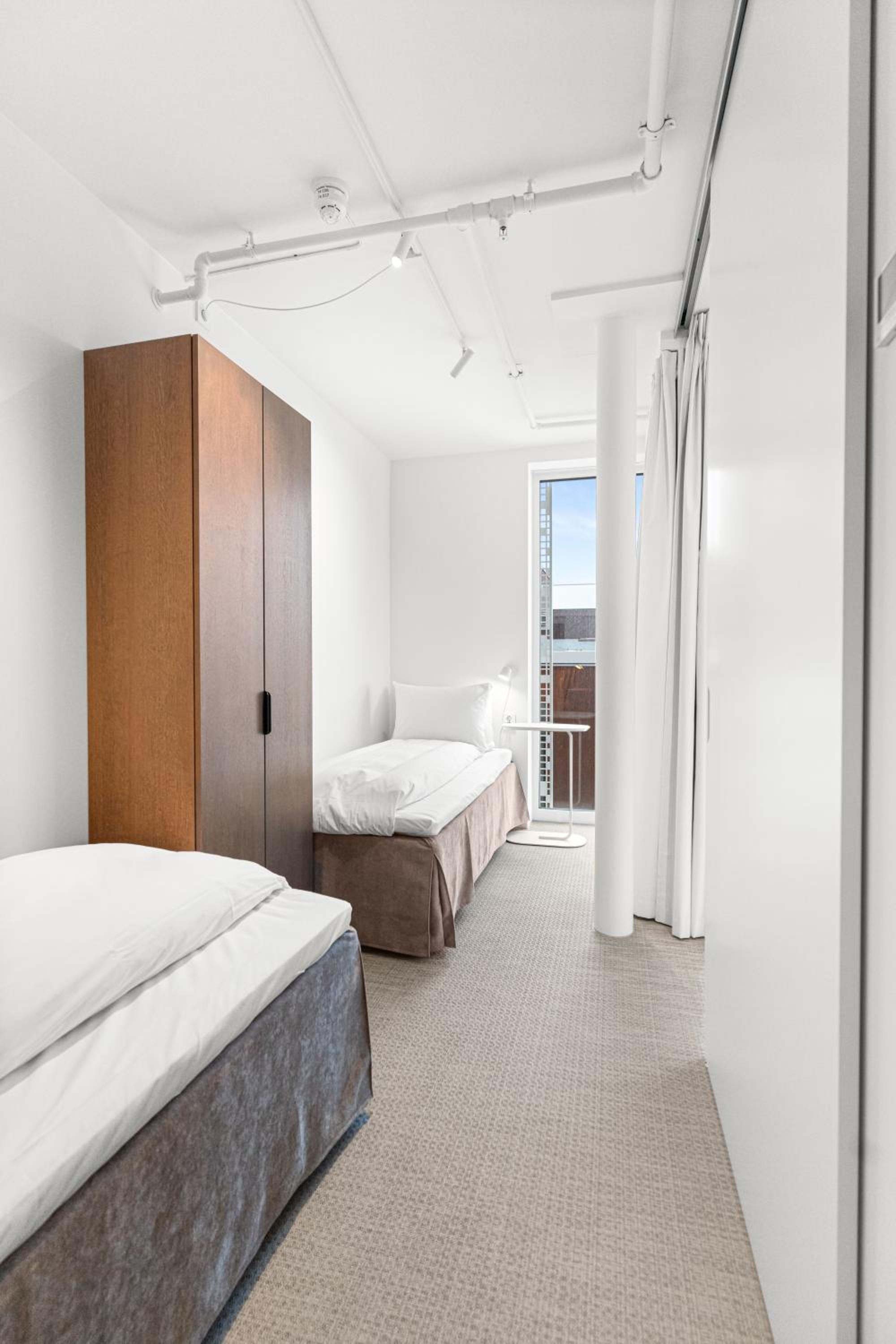 Deluxe Apartment with Two Bedrooms and Balcony - Photo 12