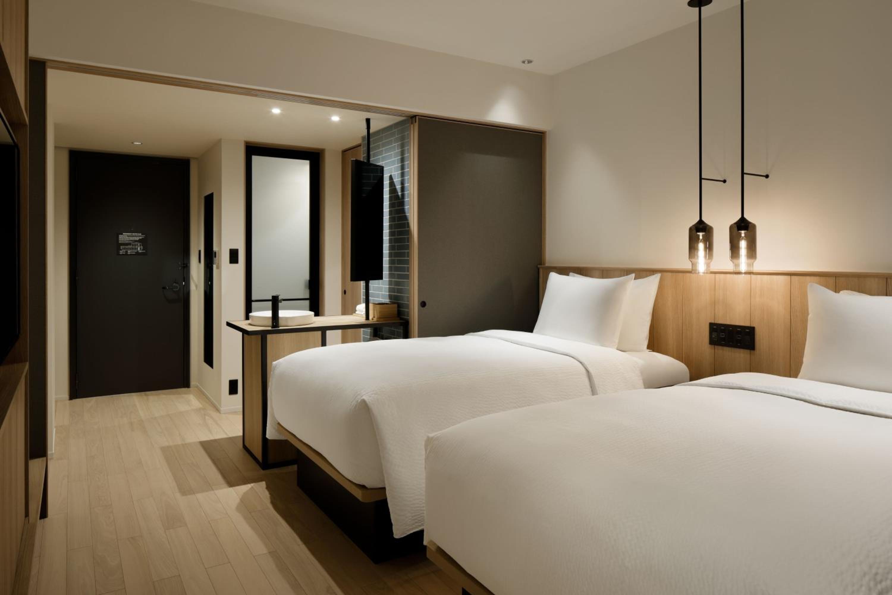 Twin Room - Photo 3