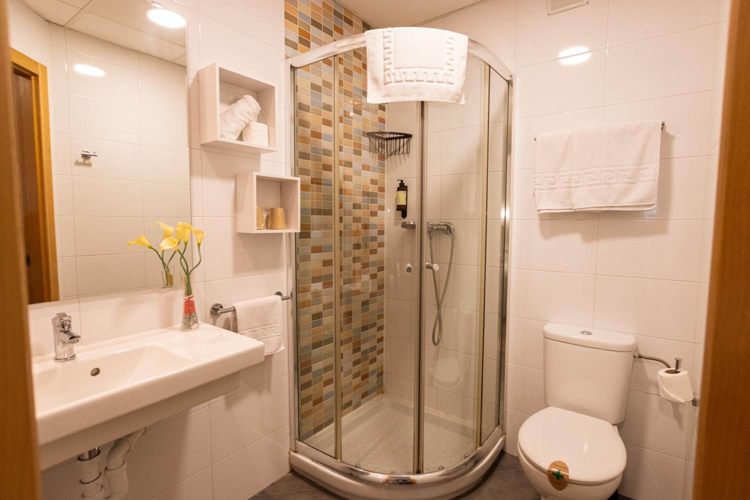 Deluxe Suite - Photo 12