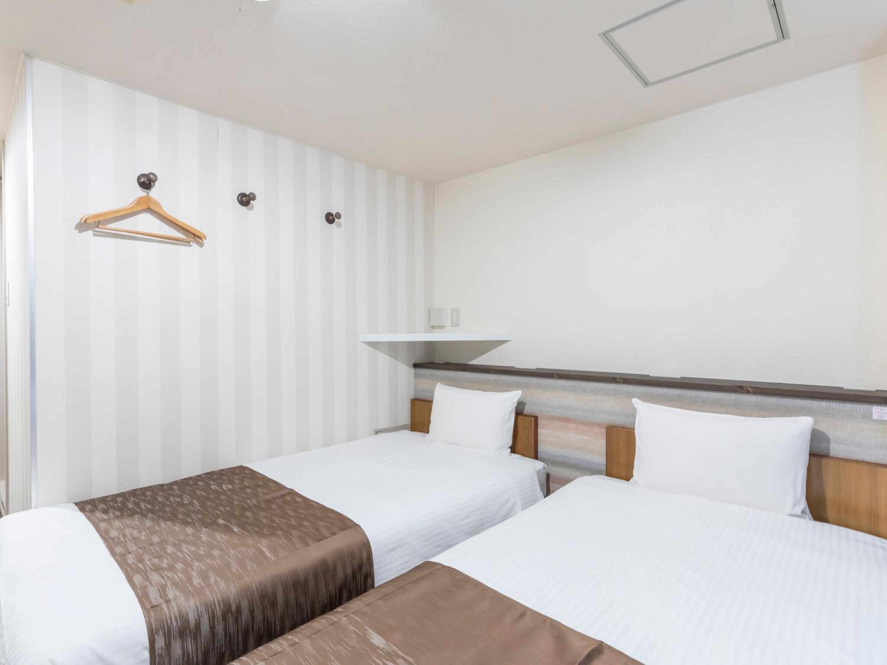Standard Twin Room - Photo 3