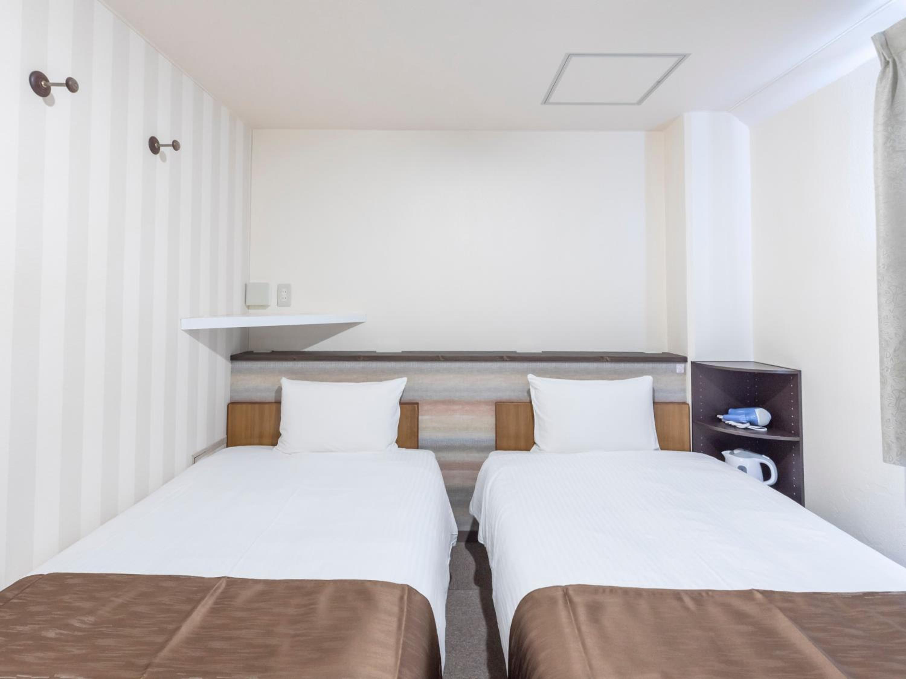 Standard Twin Room - Photo 4