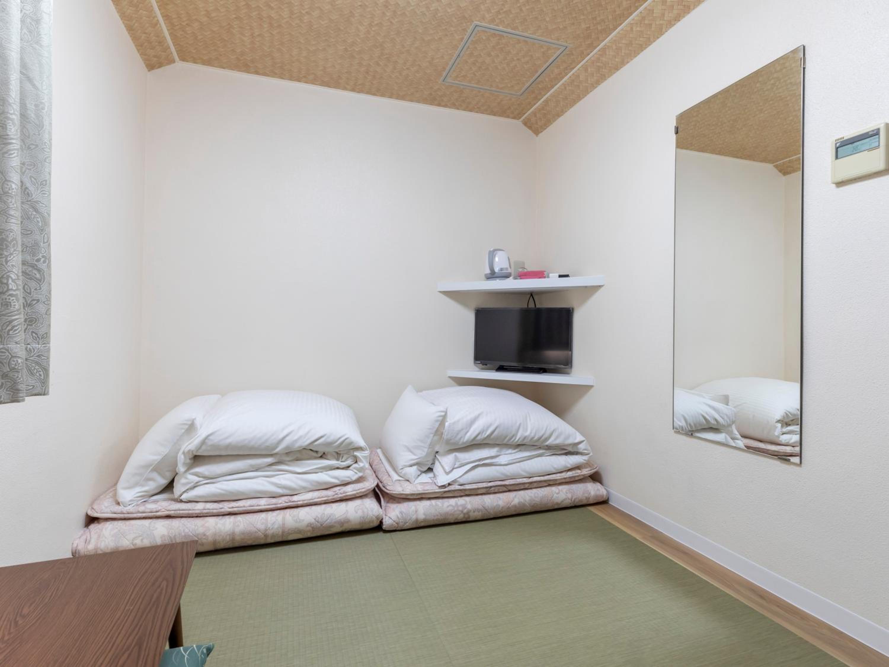 Twin Room with Shower - Photo 1