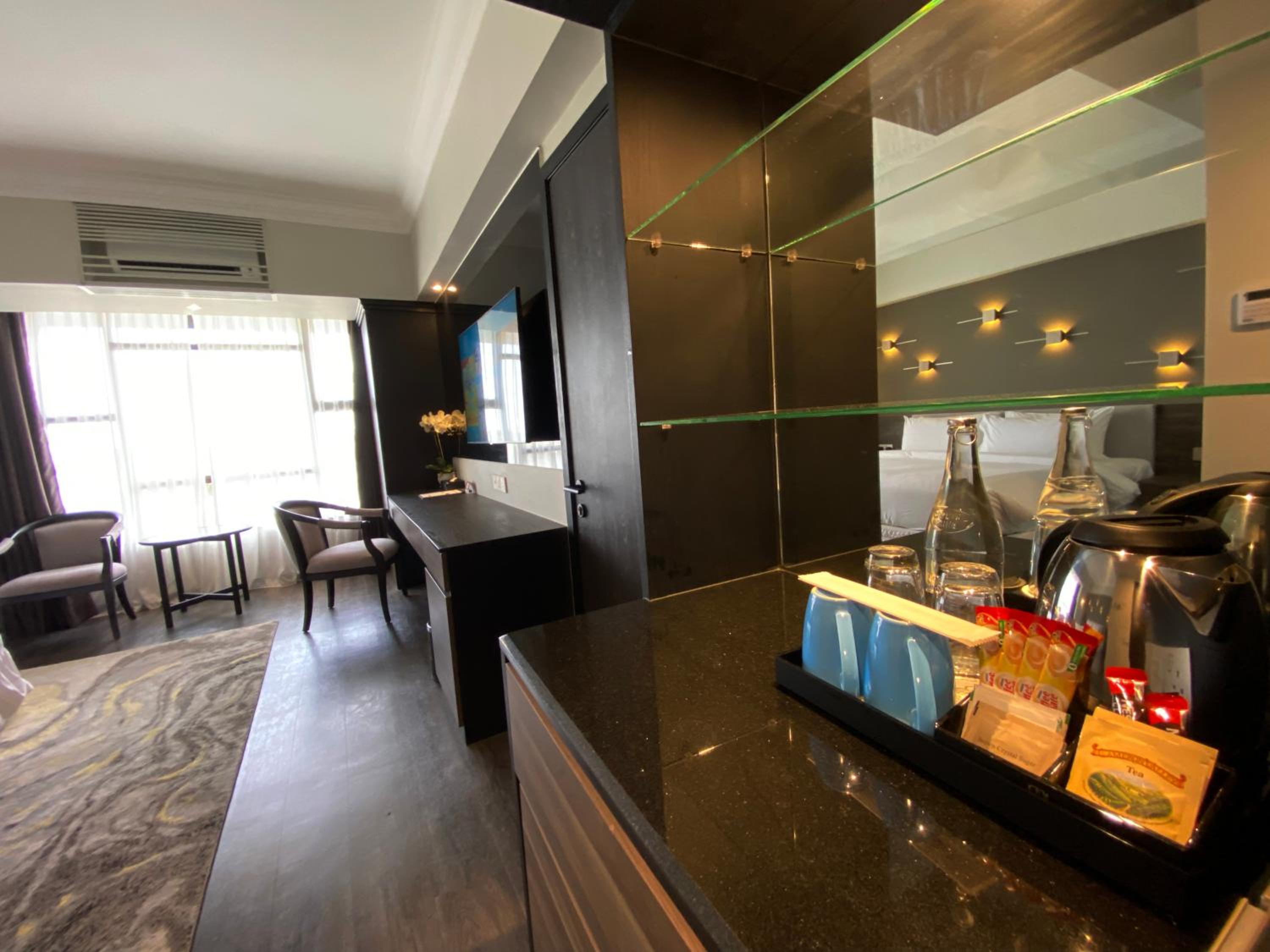 Superior King Room - Photo 7