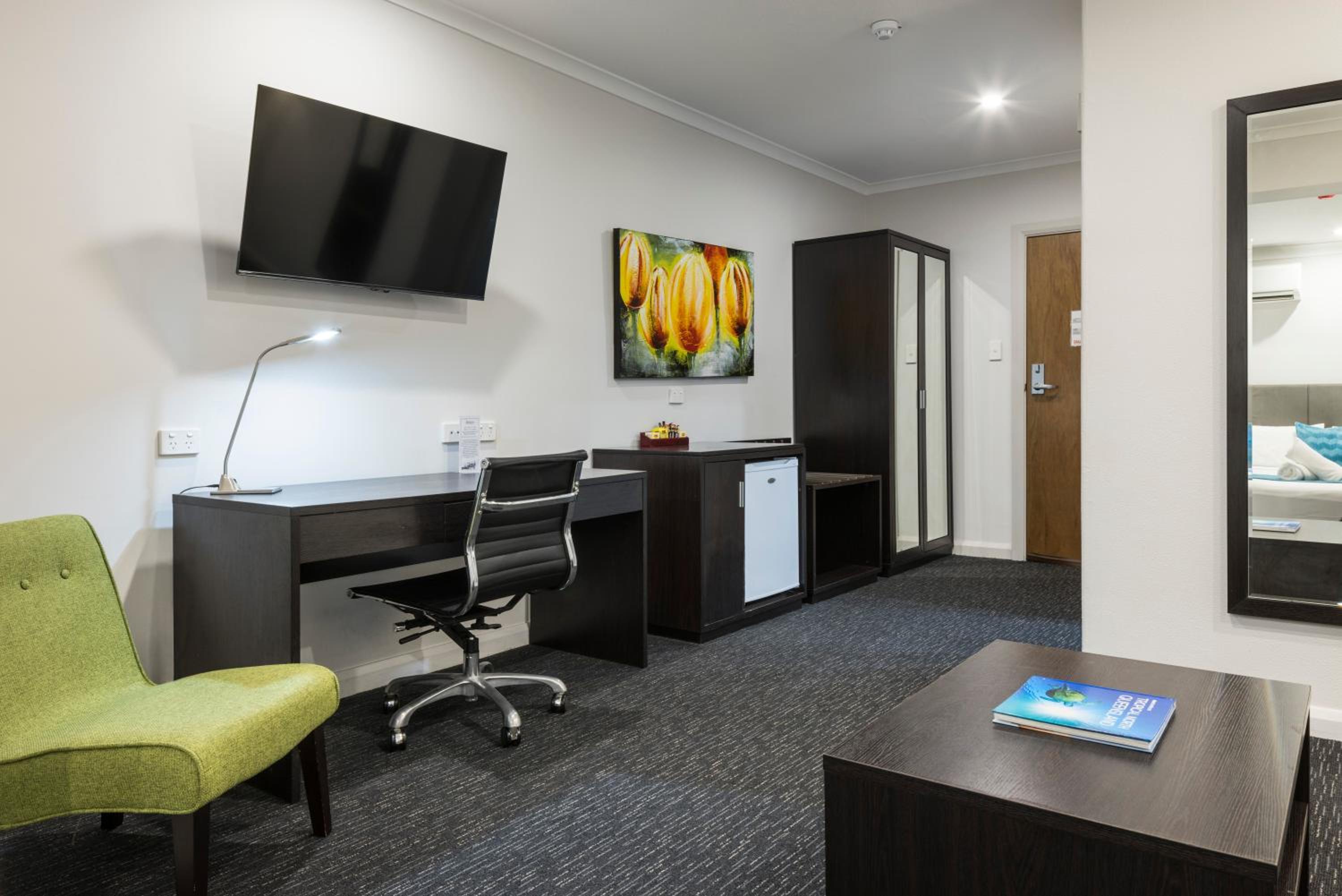 Deluxe King Suite