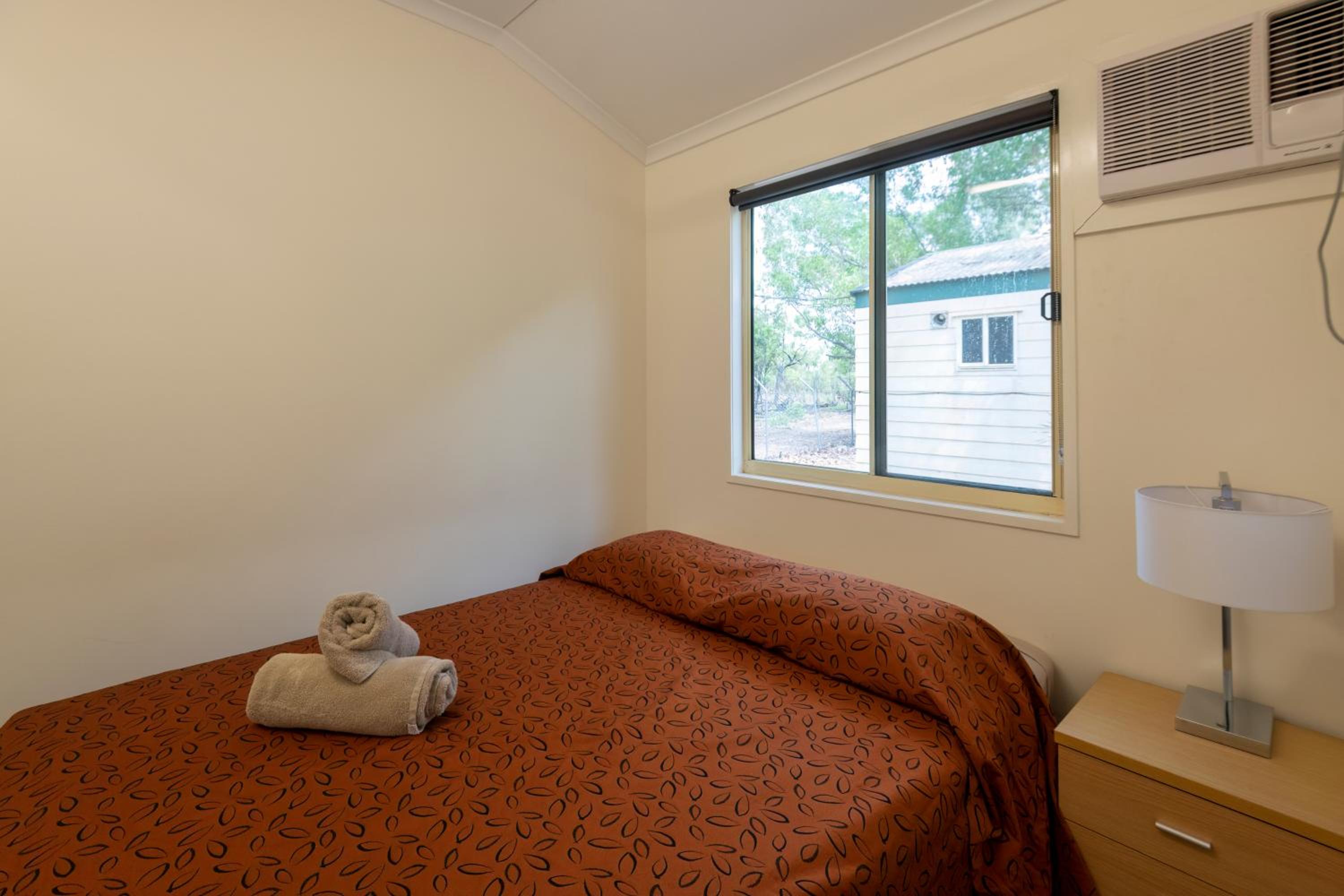 One-Bedroom Bungalow - Photo 5