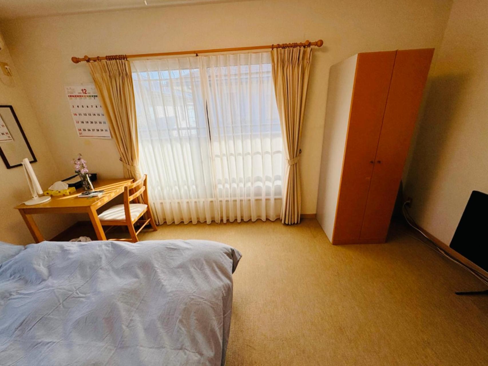 Double Room with Balcony - Photo 10