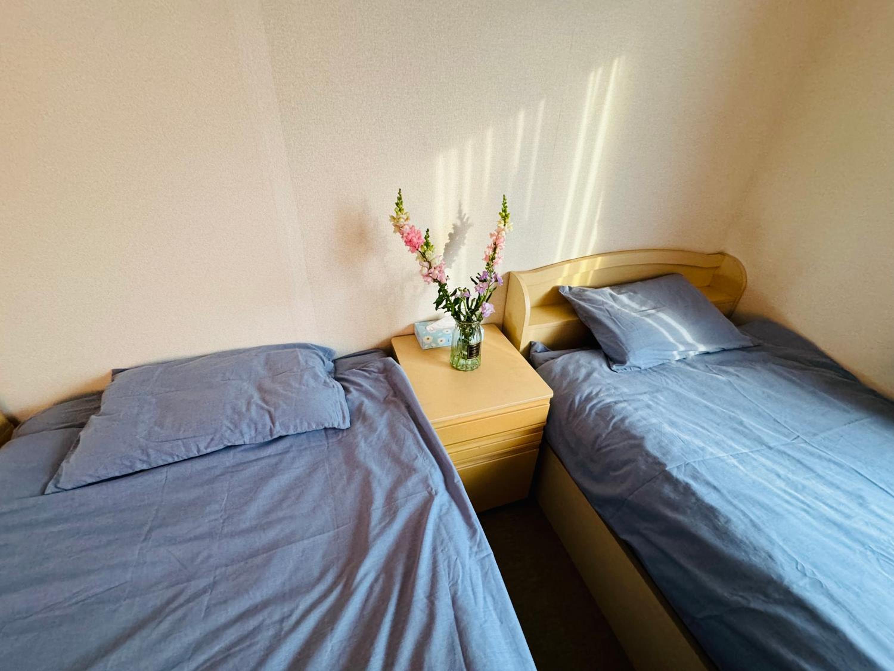 Twin Room - Photo 2