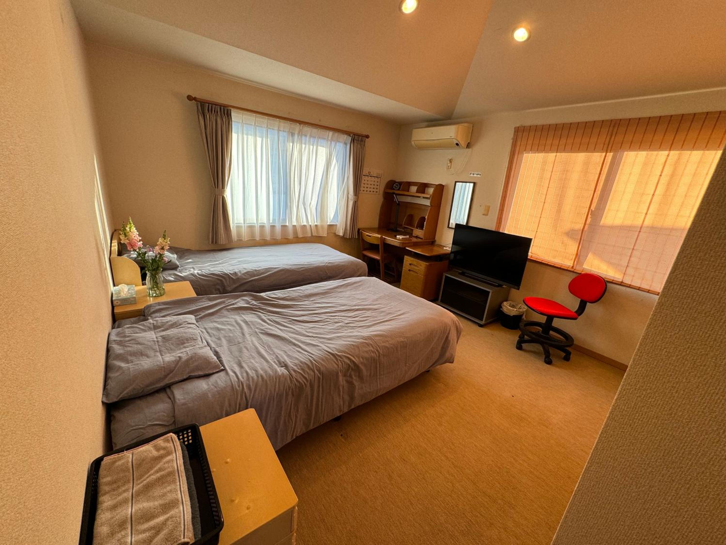Twin Room - Photo 4