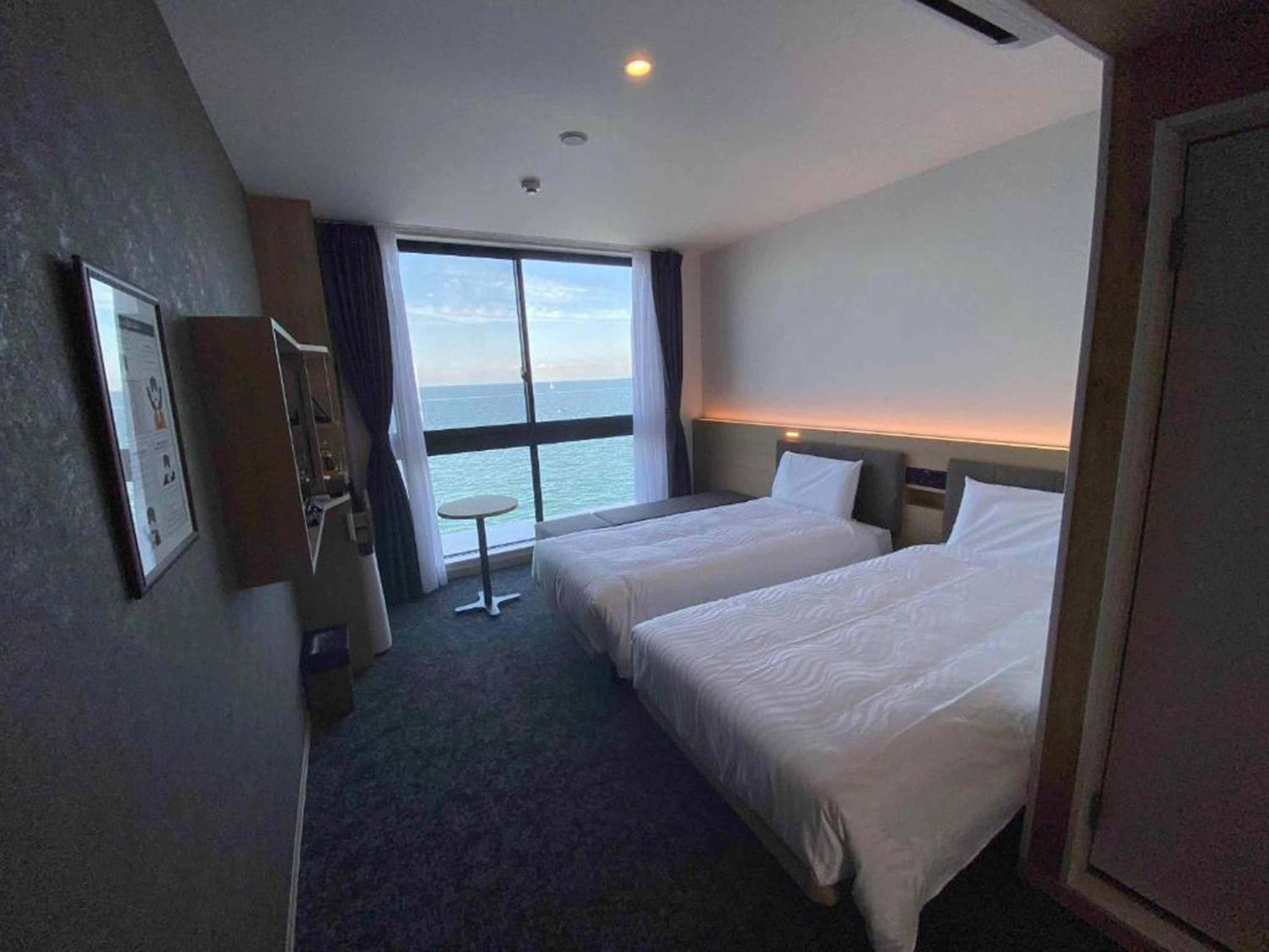 Deluxe Twin Room with Ocean View - Photo 20