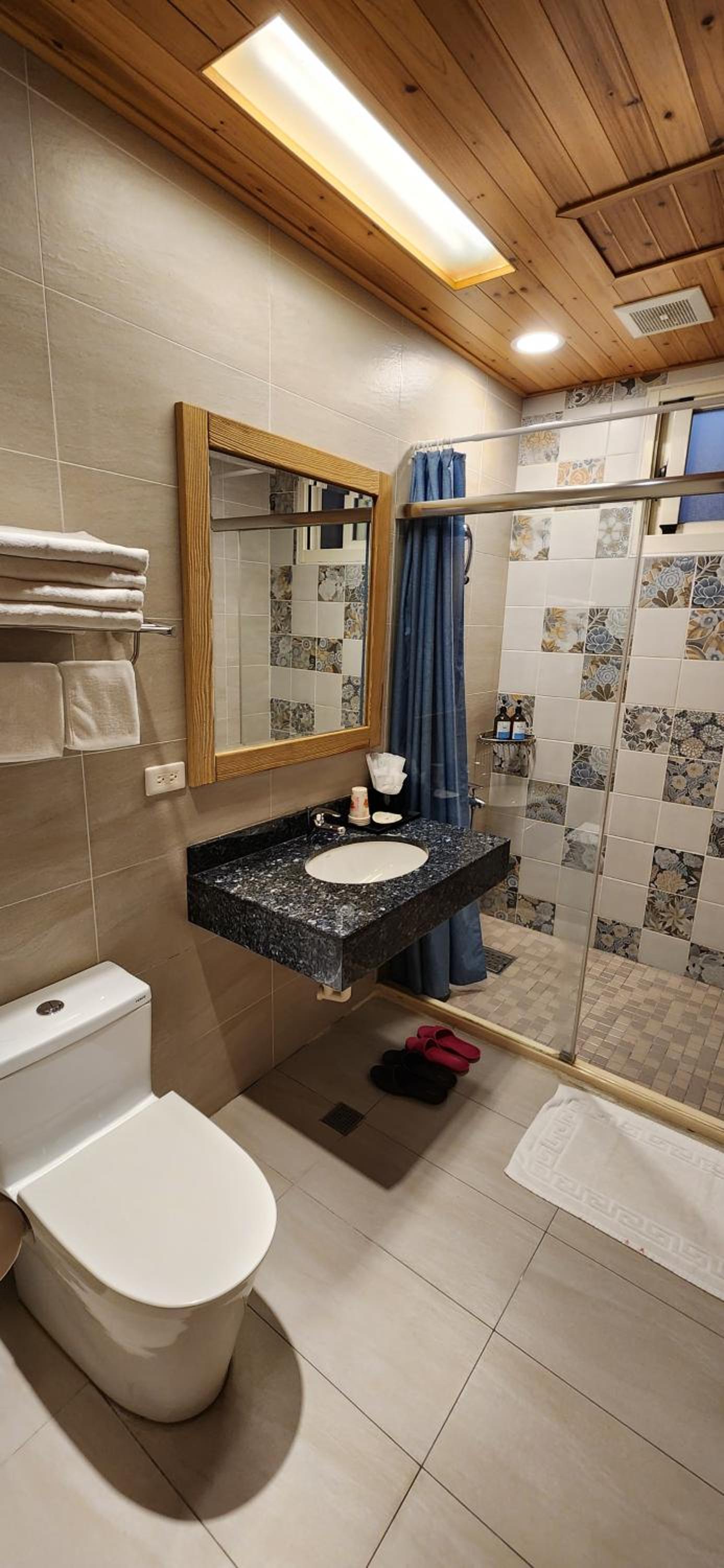 Quadruple Room with Balcony photo 2