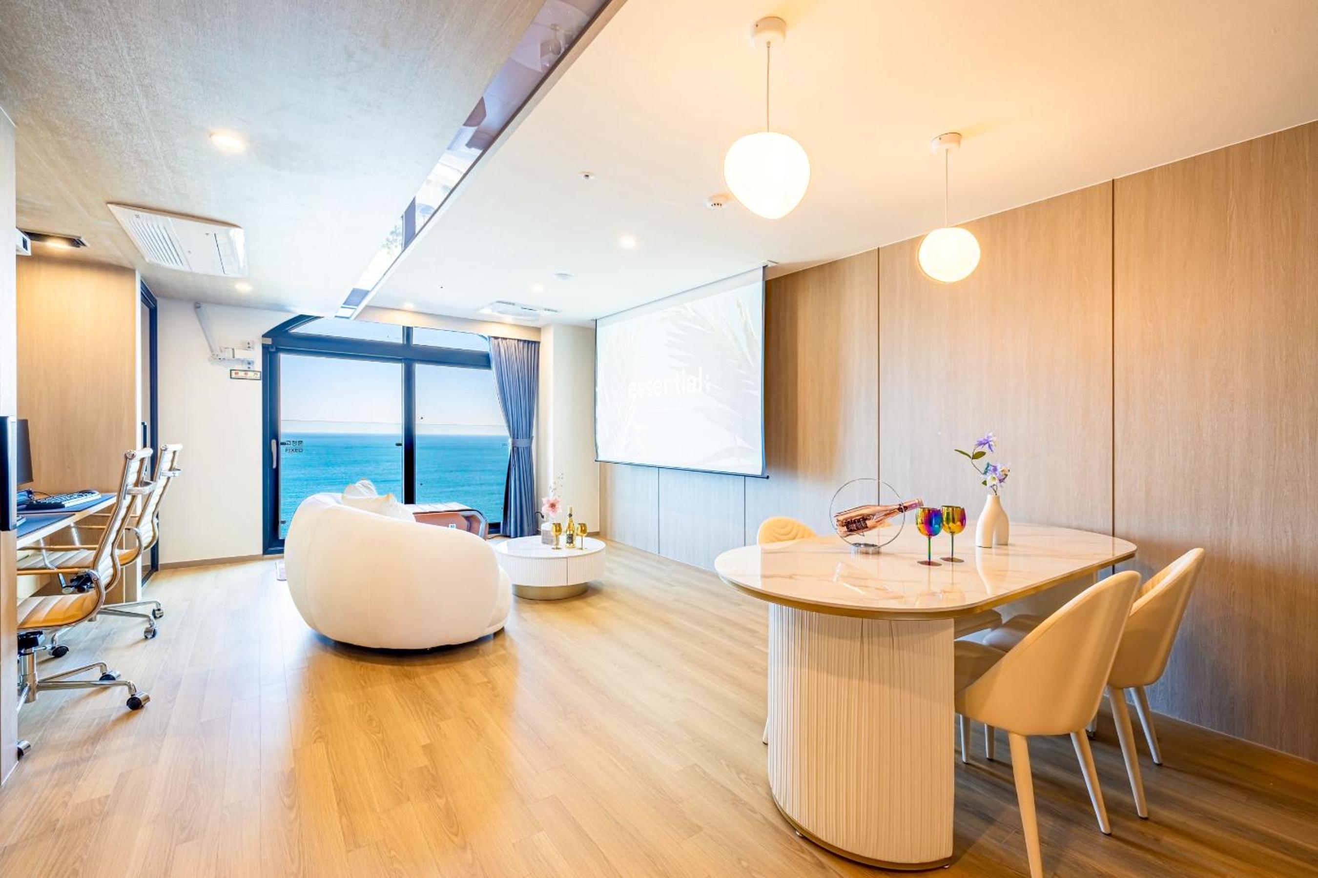 Pent Ocean Theater - Photo 7