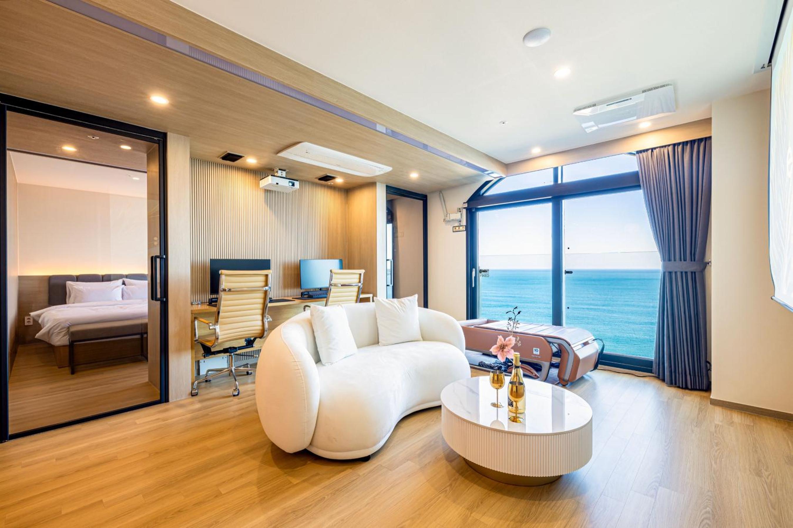 Pent Ocean Theater - Photo 1