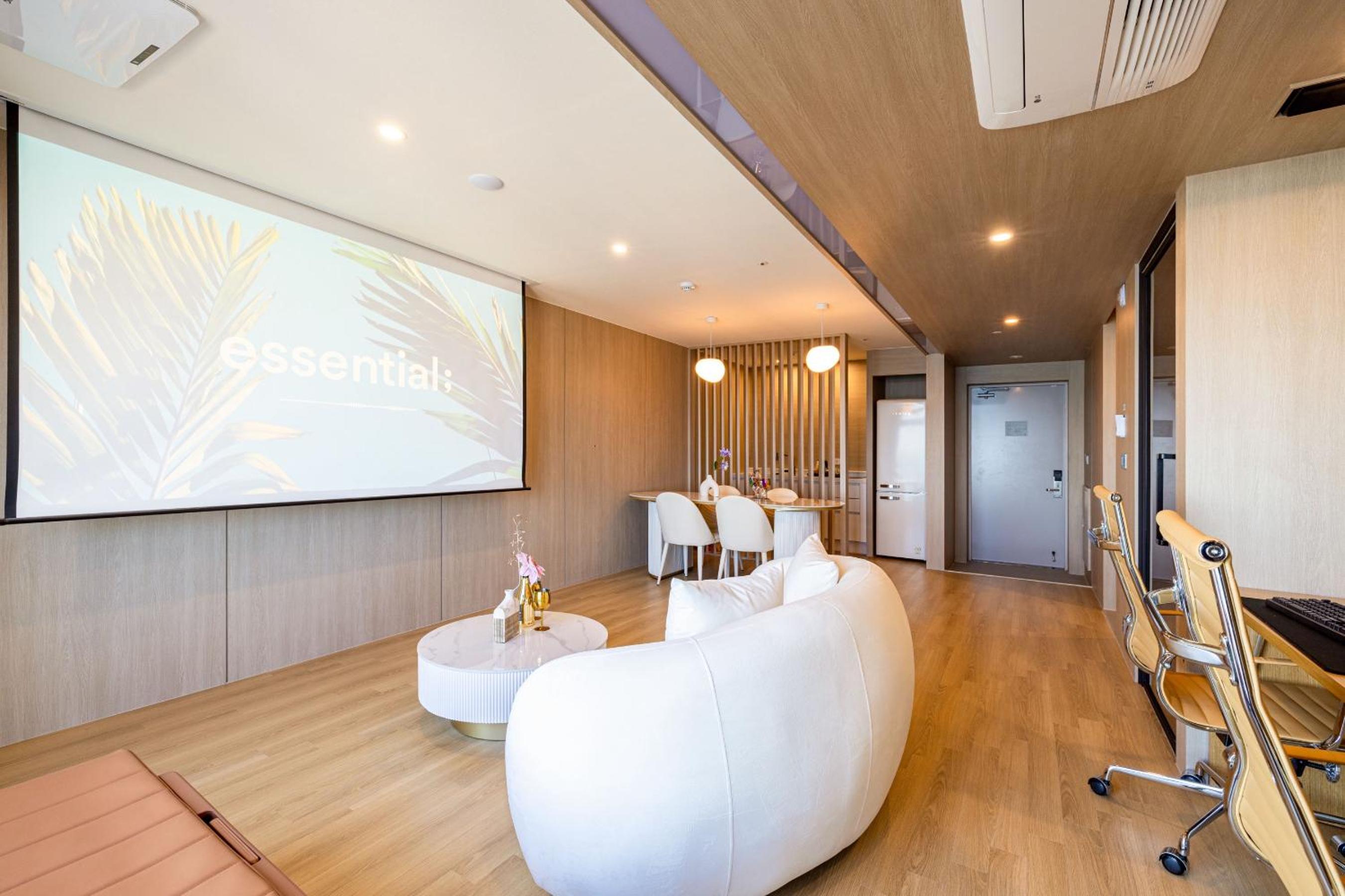 Pent Ocean Theater - Photo 9