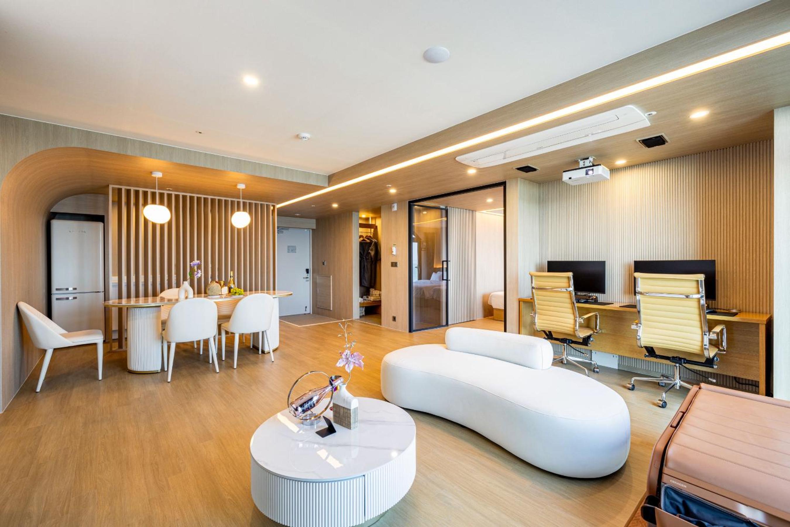 Big Pent Oean Theater - Photo 1