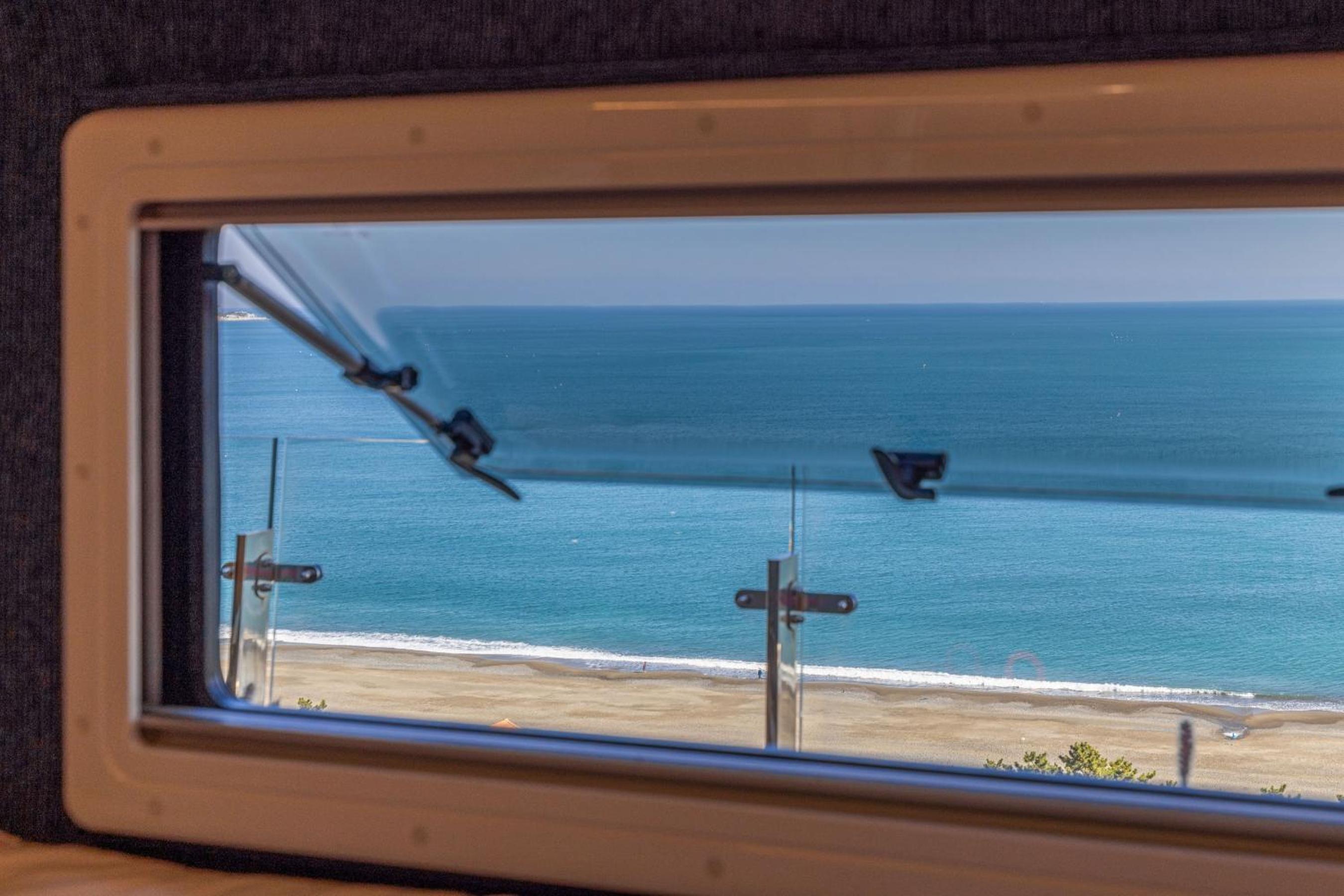 Panoramic Ocean Glamping Caravan - Photo 6