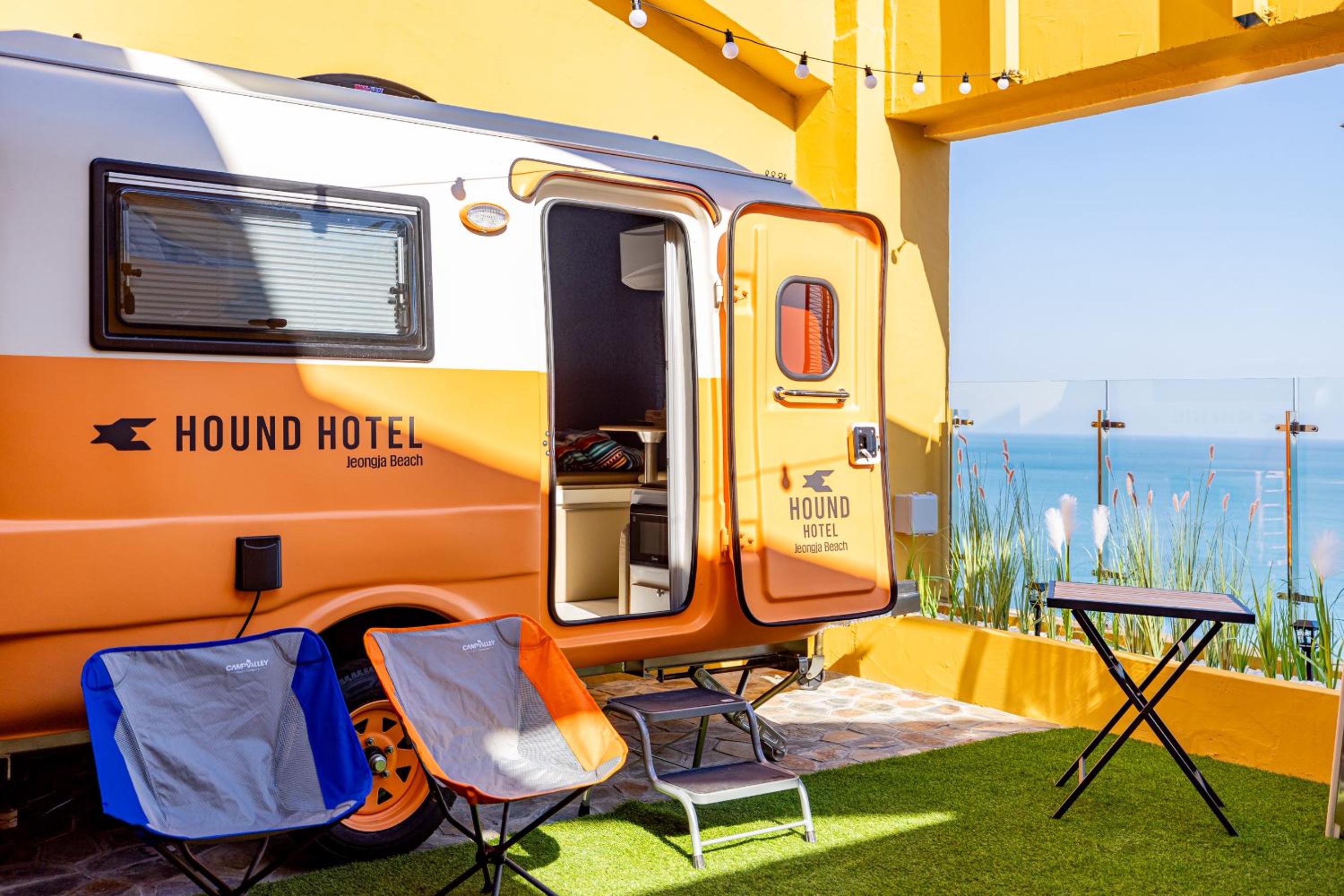 Panoramic Ocean Glamping Caravan - Photo 10