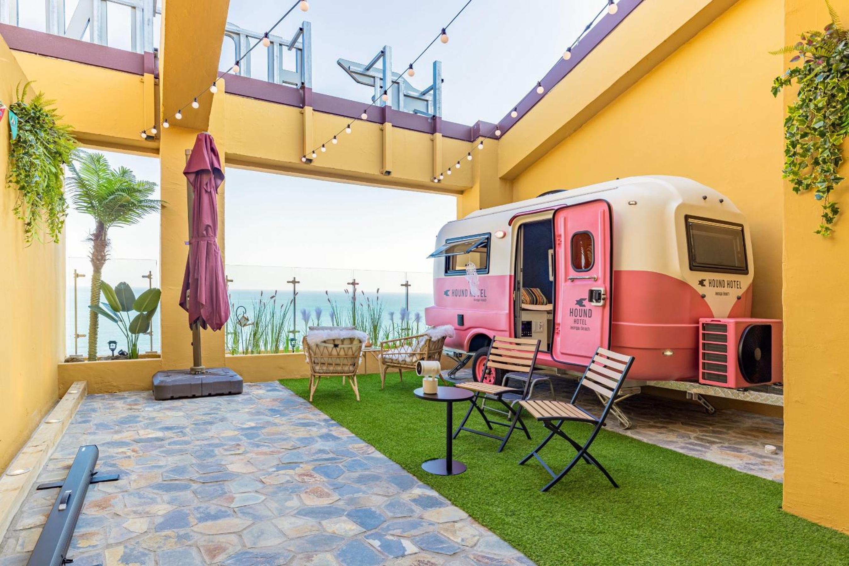 Panoramic Ocean Glamping Caravan - Photo 21