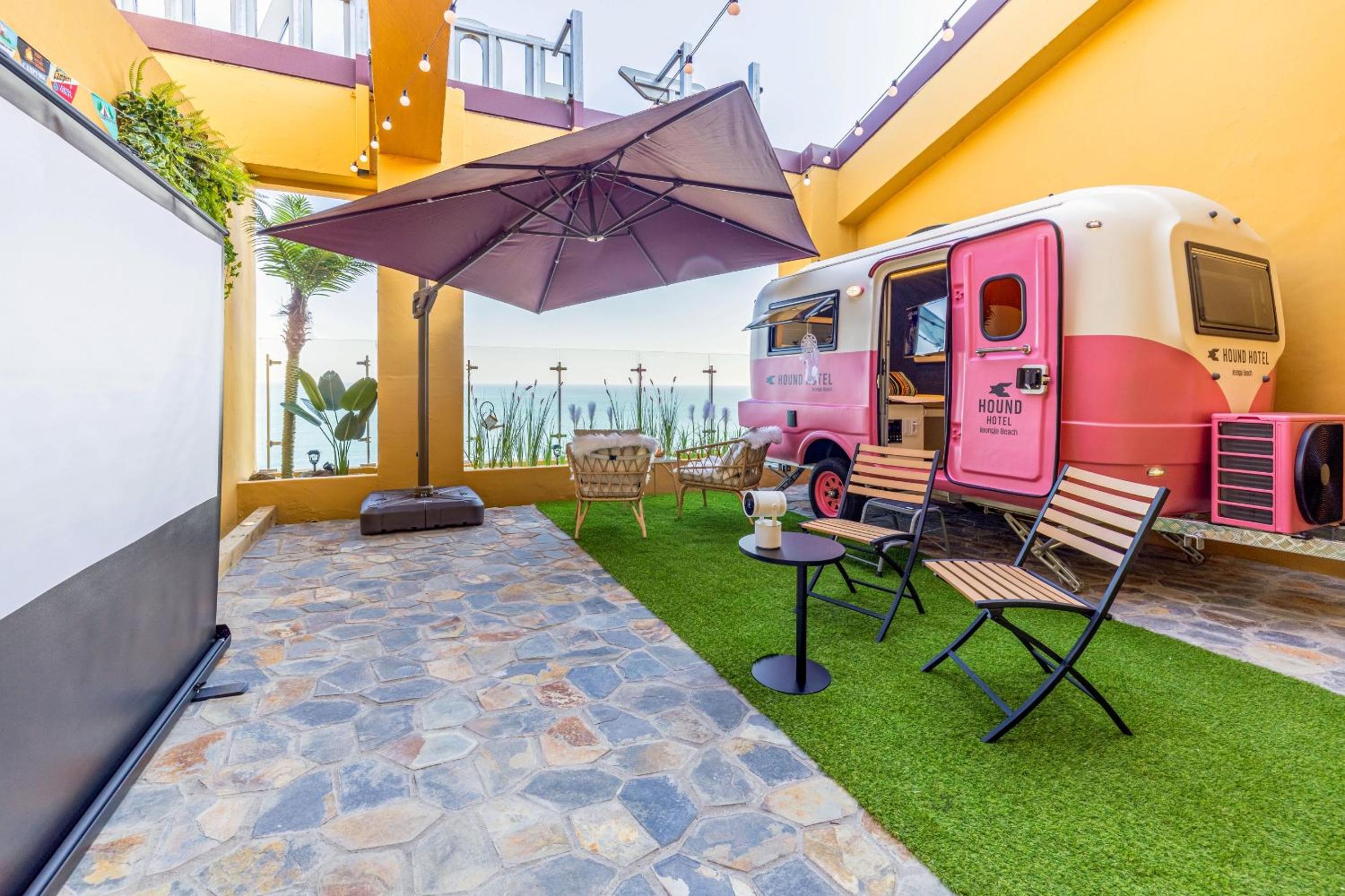Panoramic Ocean Glamping Caravan - Photo 19