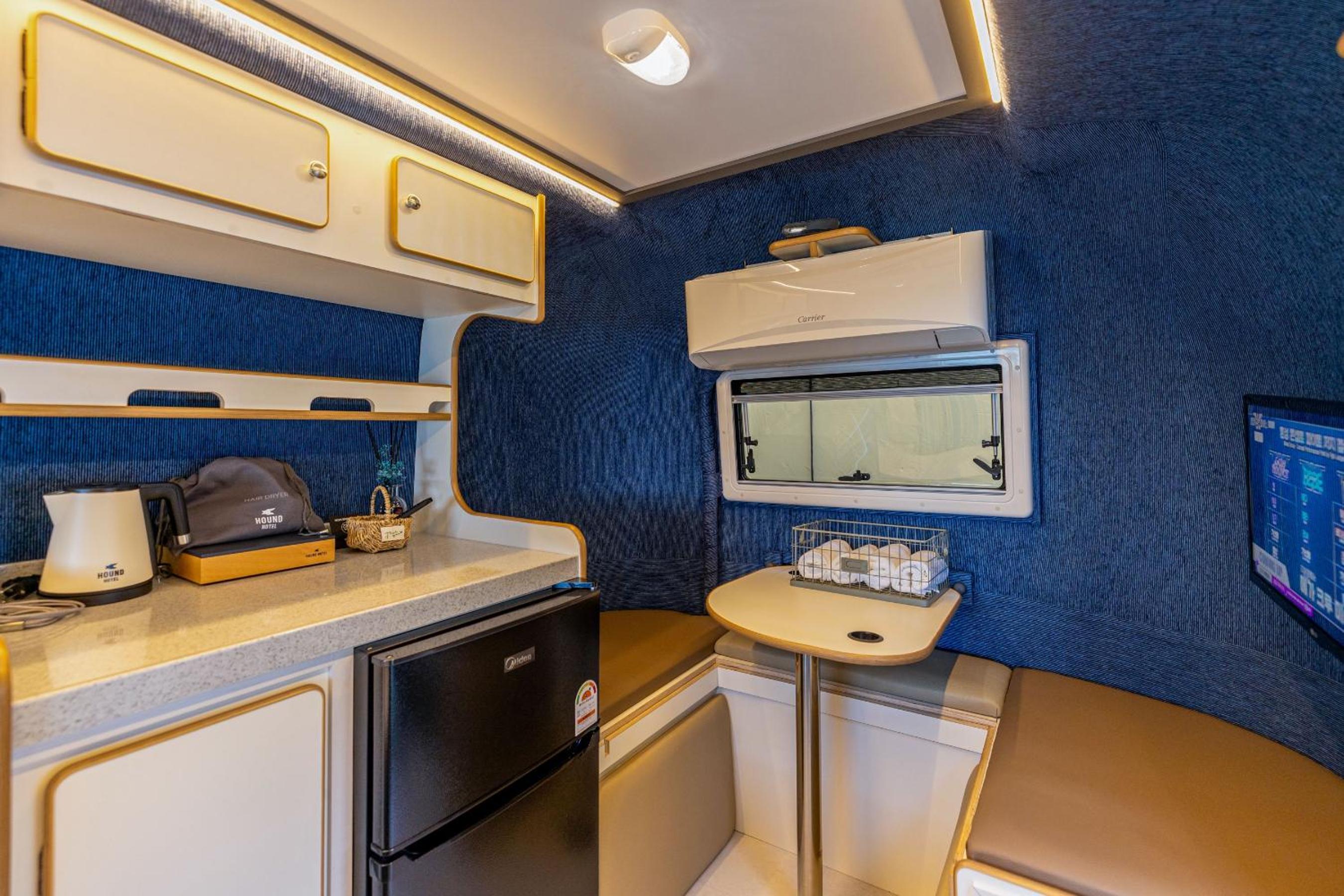 Panoramic Ocean Glamping Caravan - Photo 2