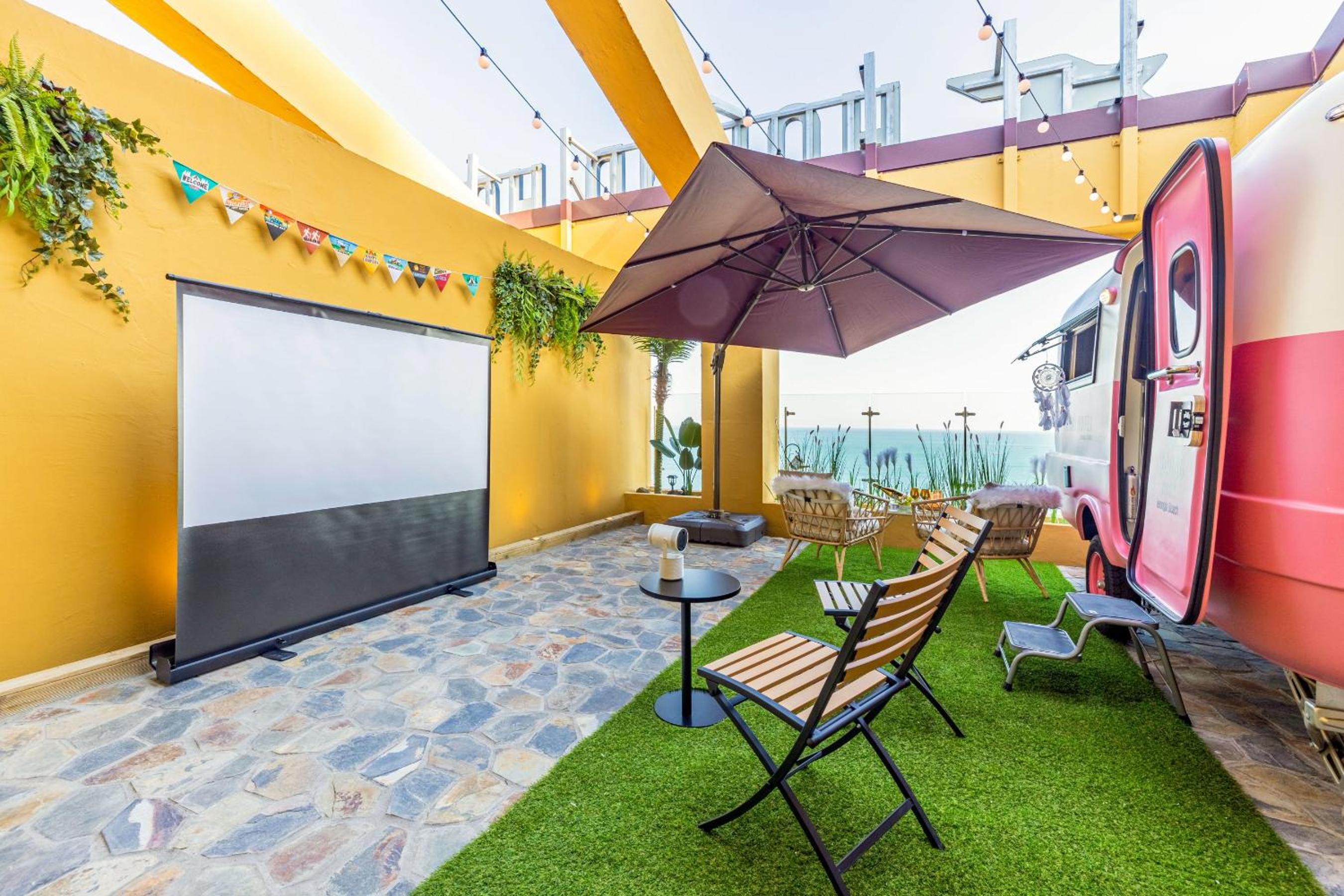 Panoramic Ocean Glamping Caravan - Photo 14