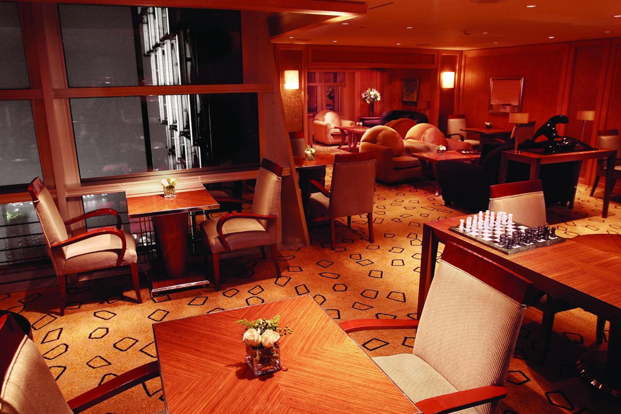 Queen Room - Club Access photo 3