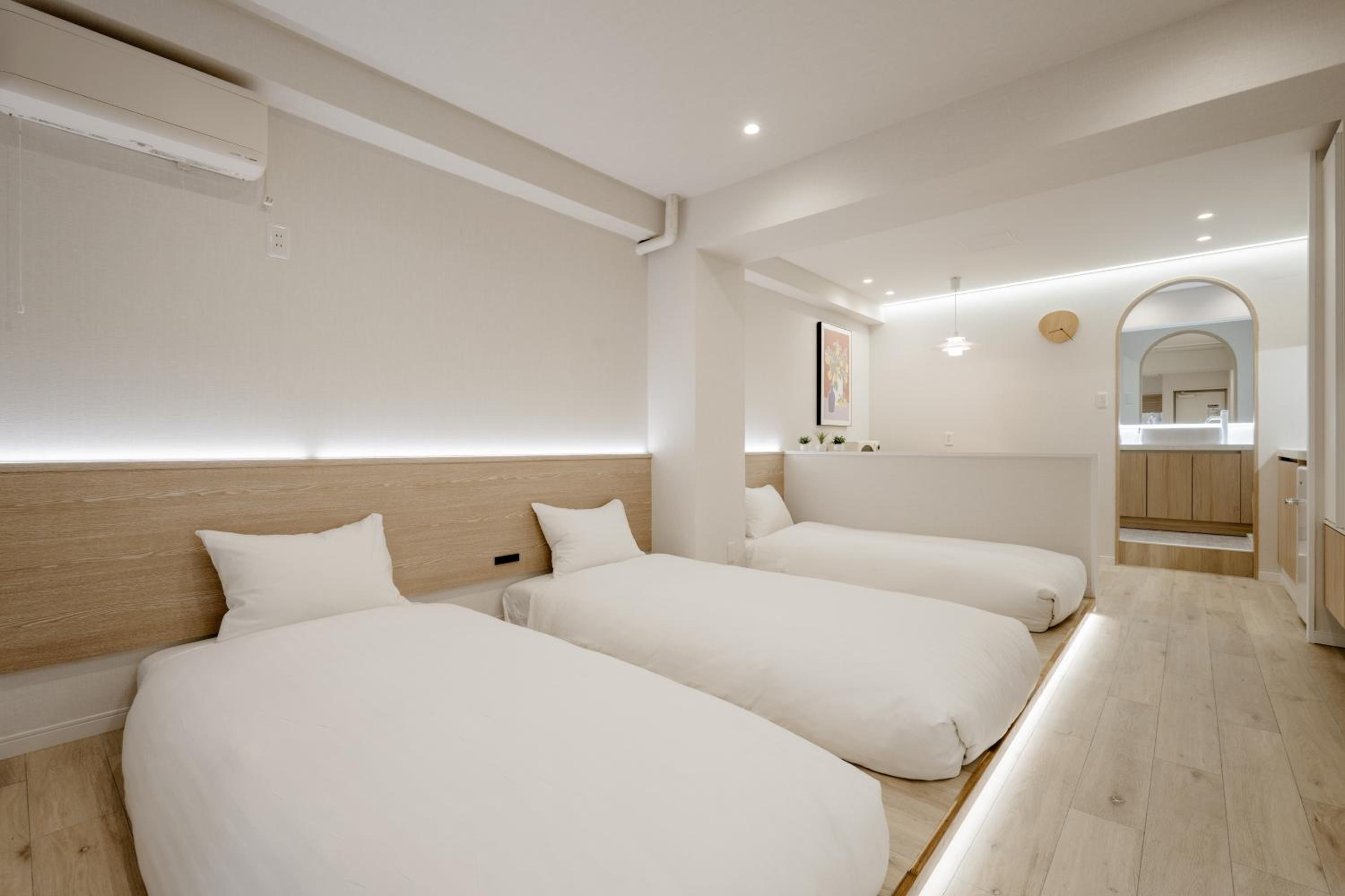 One-Bedroom Apartment photo 2