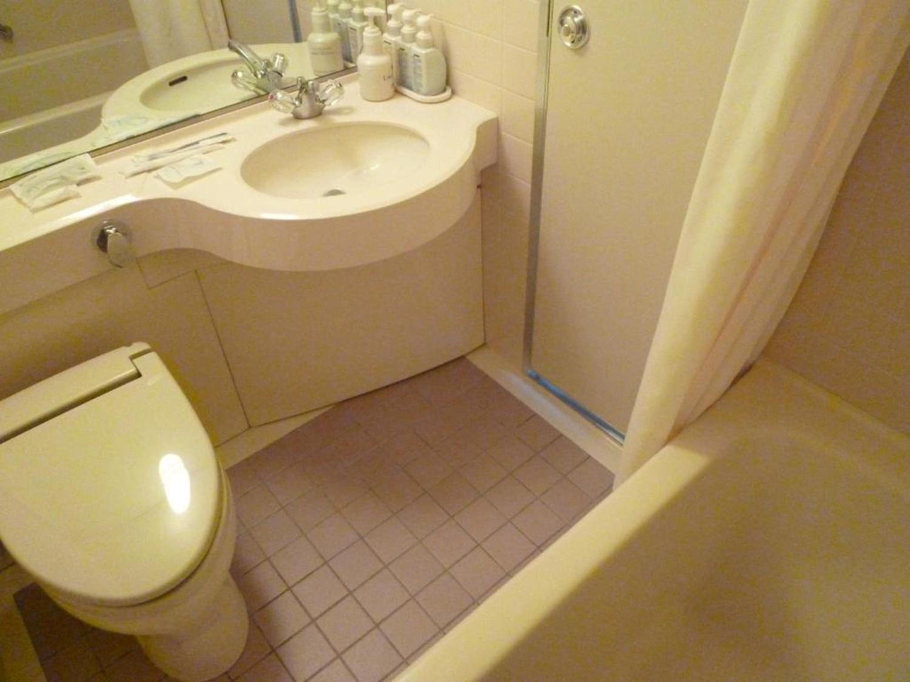 Twin Room C - Non-Smoking (South Building) photo 3