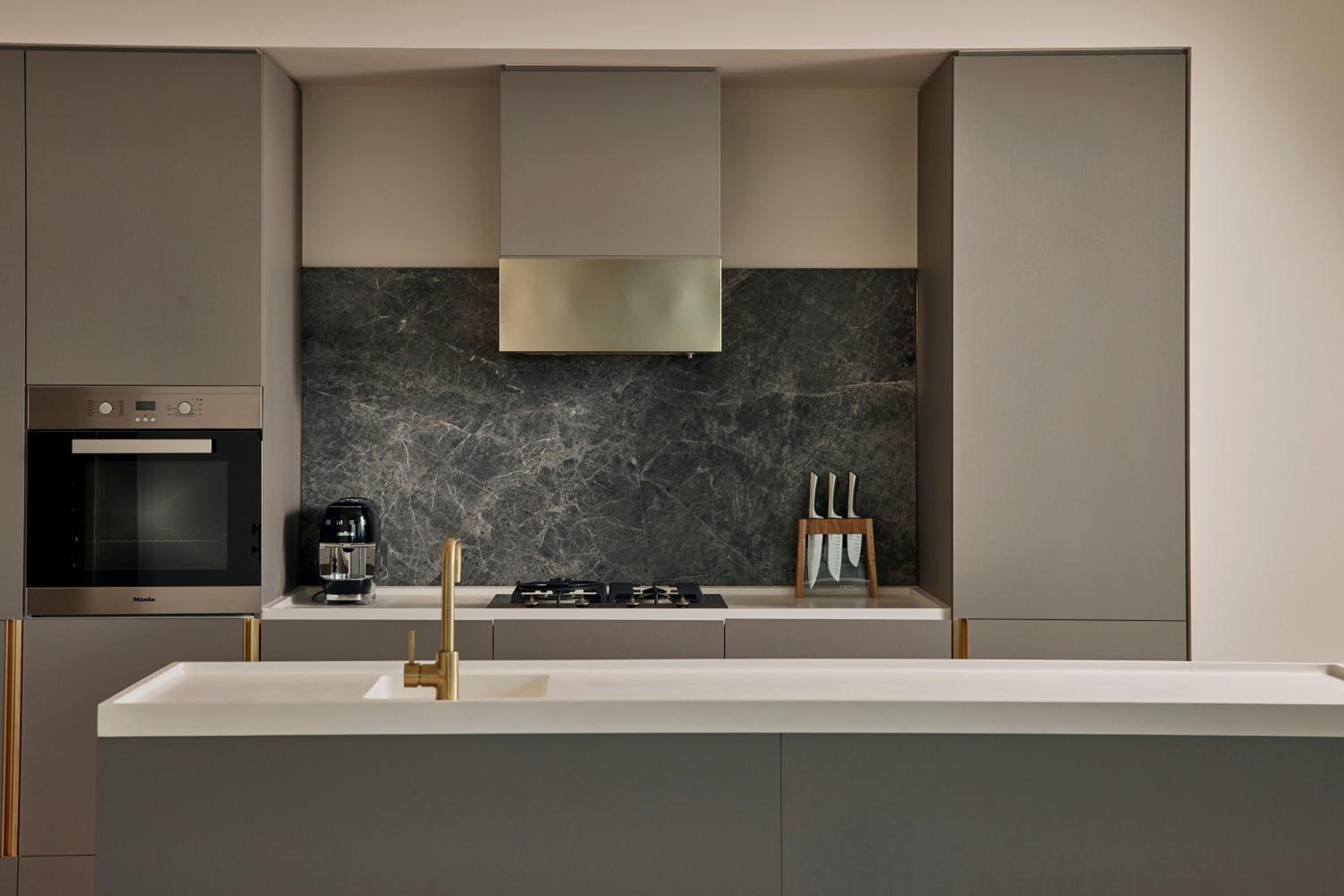 Three Bedroom Penthouse - Photo 2